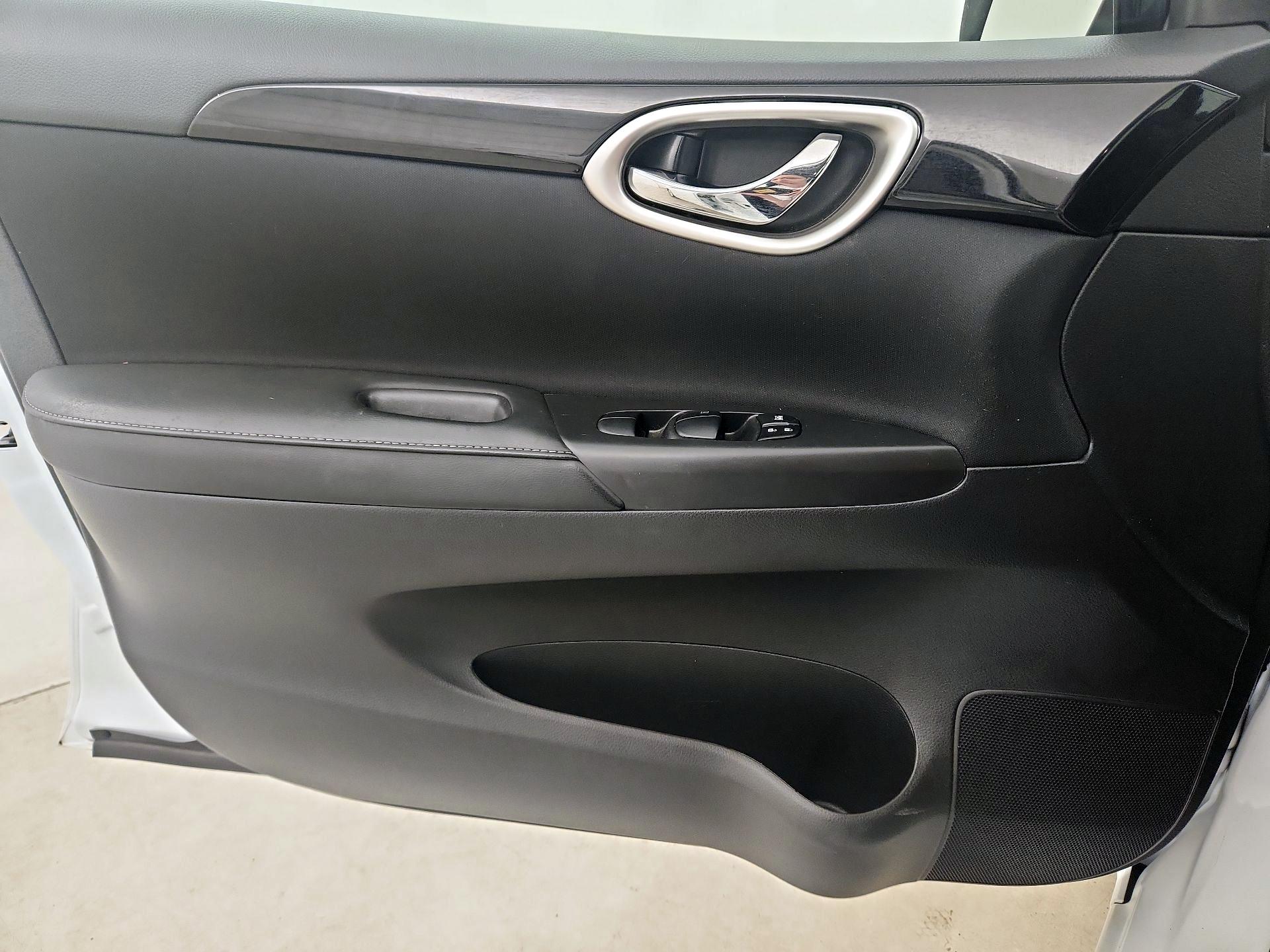 Thumbnail: 2019 Nissan Sentra - 12