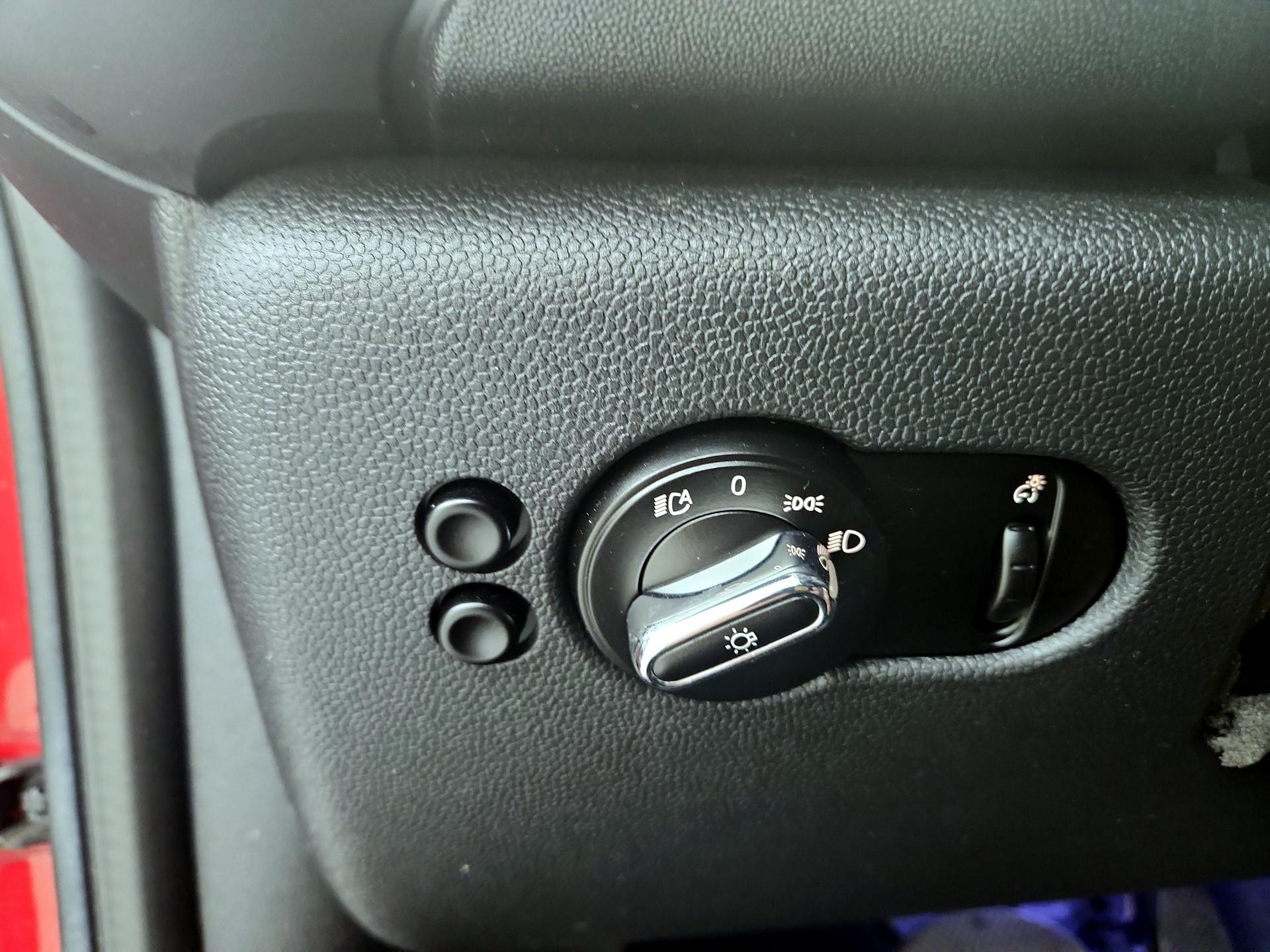 Thumbnail: 2015 MINI Cooper Hardtop - 13