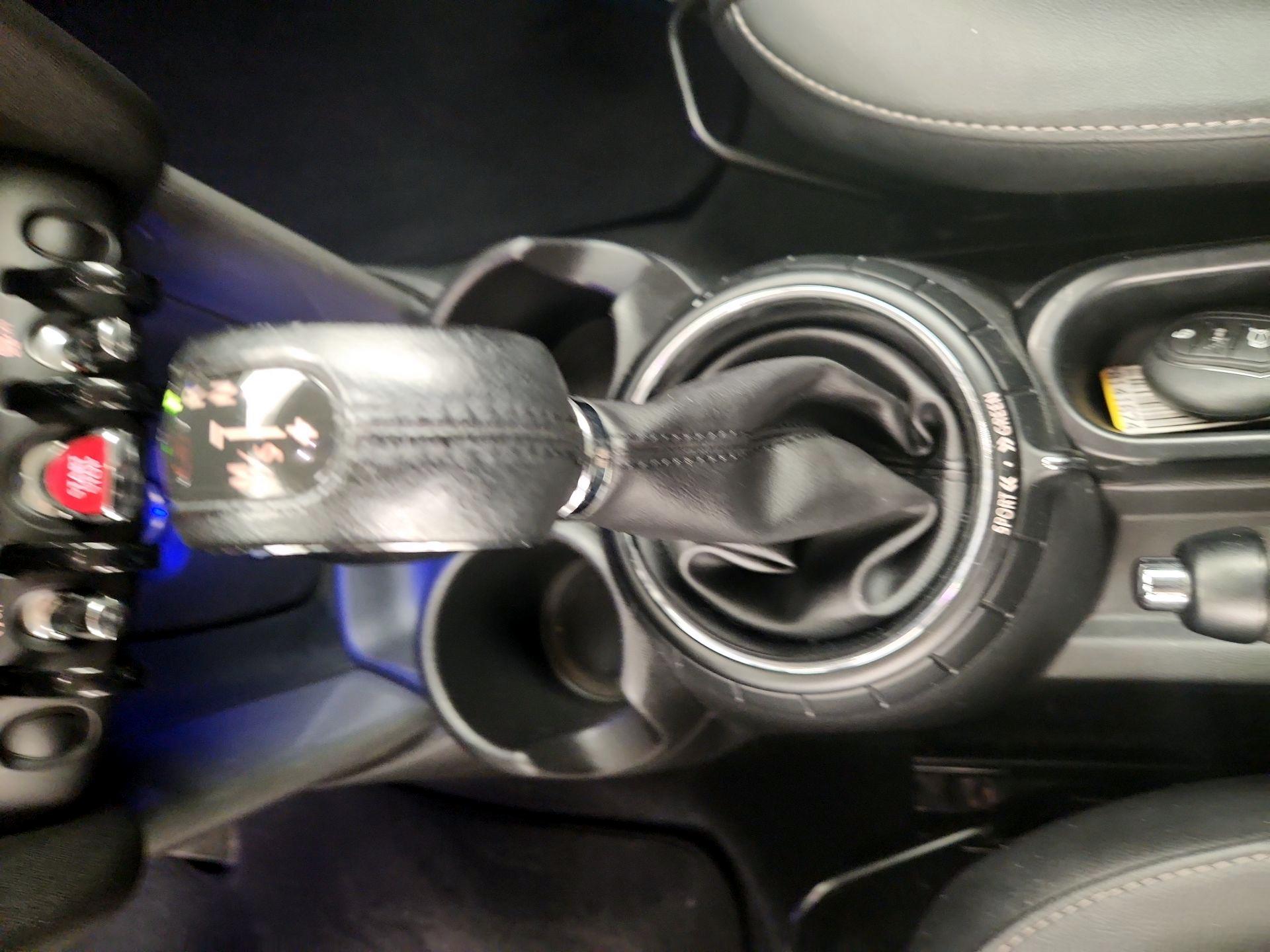 Thumbnail: 2015 MINI Cooper Hardtop - 16