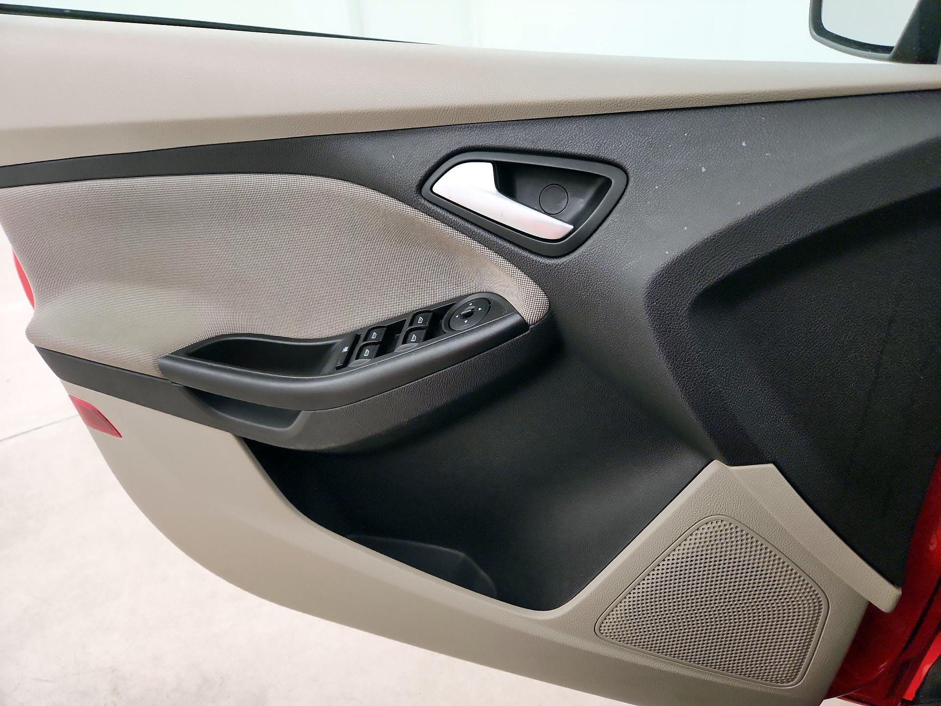 Thumbnail: 2014 Ford Focus - 12