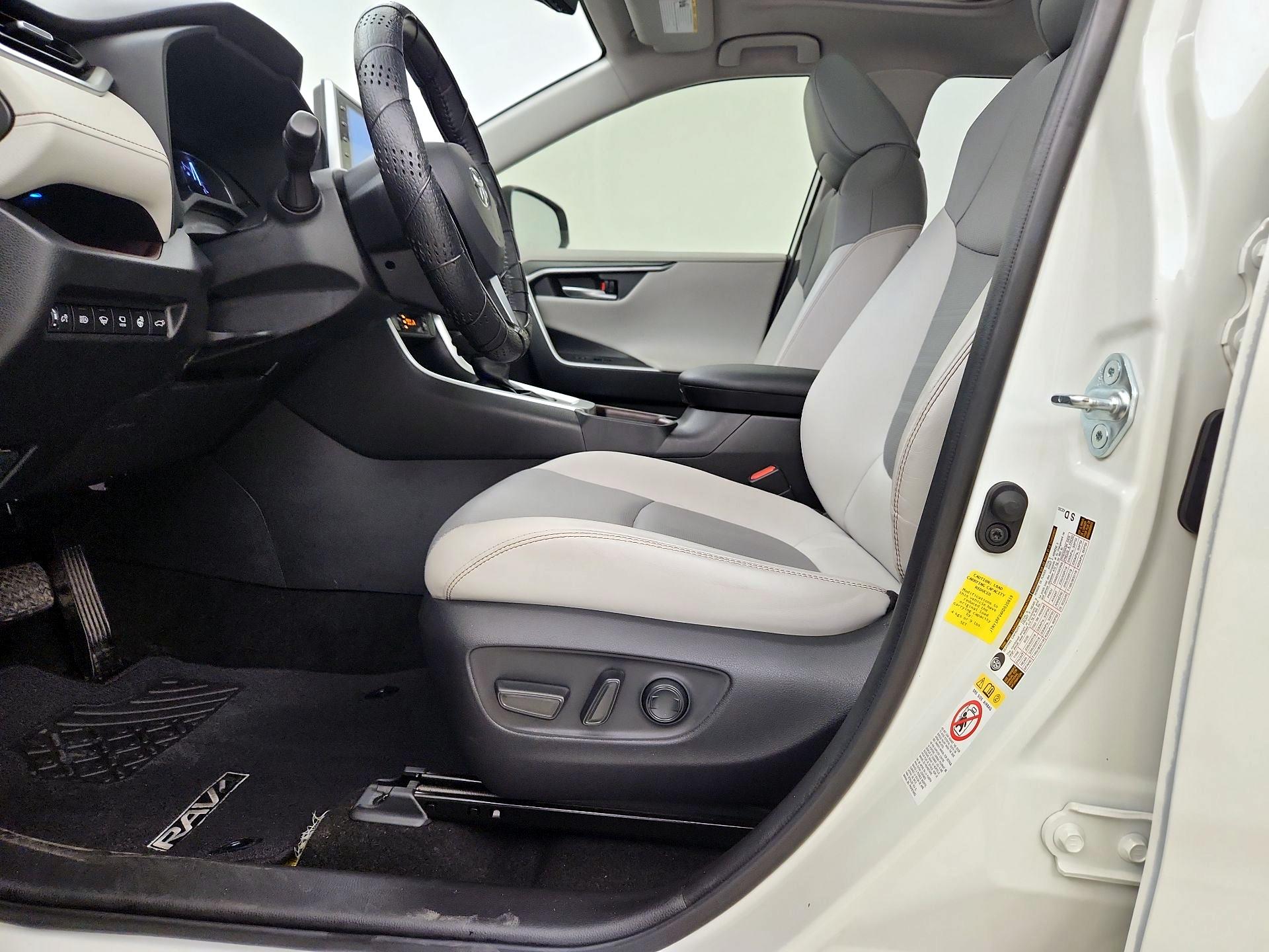 Thumbnail: 2019 Toyota RAV4 - 11