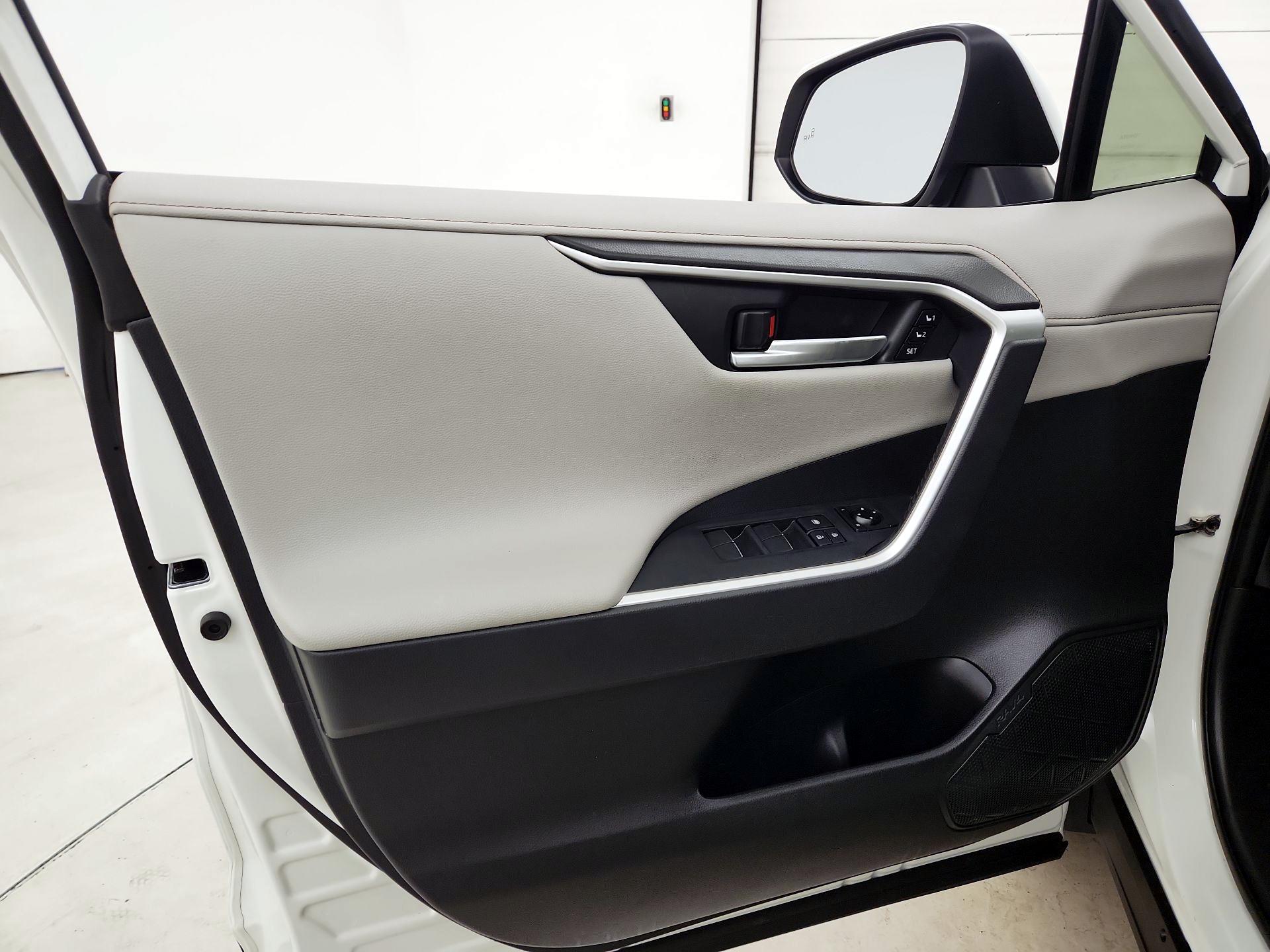 Thumbnail: 2019 Toyota RAV4 - 12