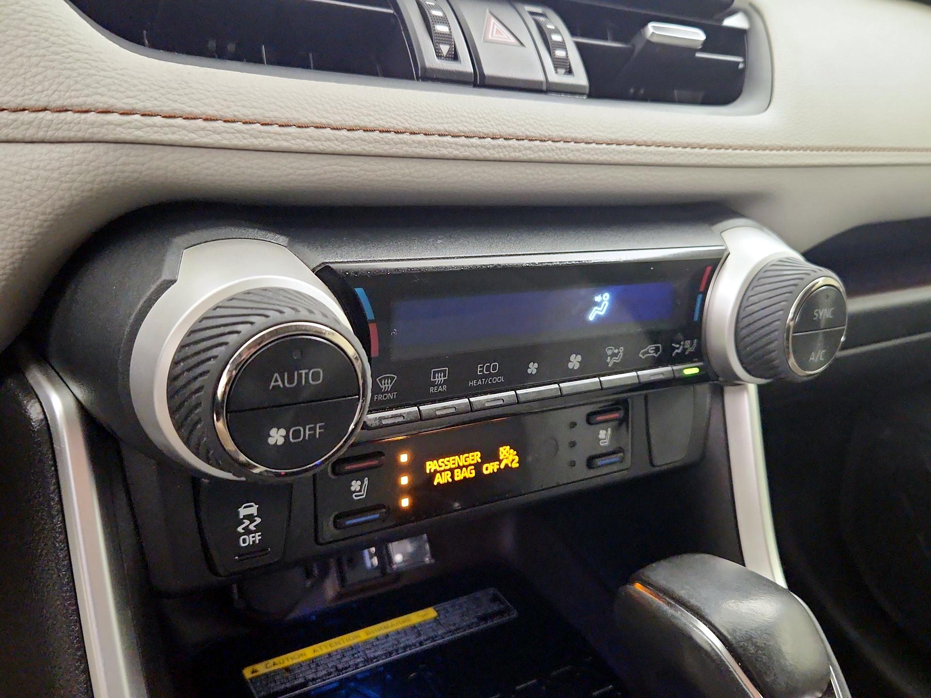 Thumbnail: 2019 Toyota RAV4 - 17