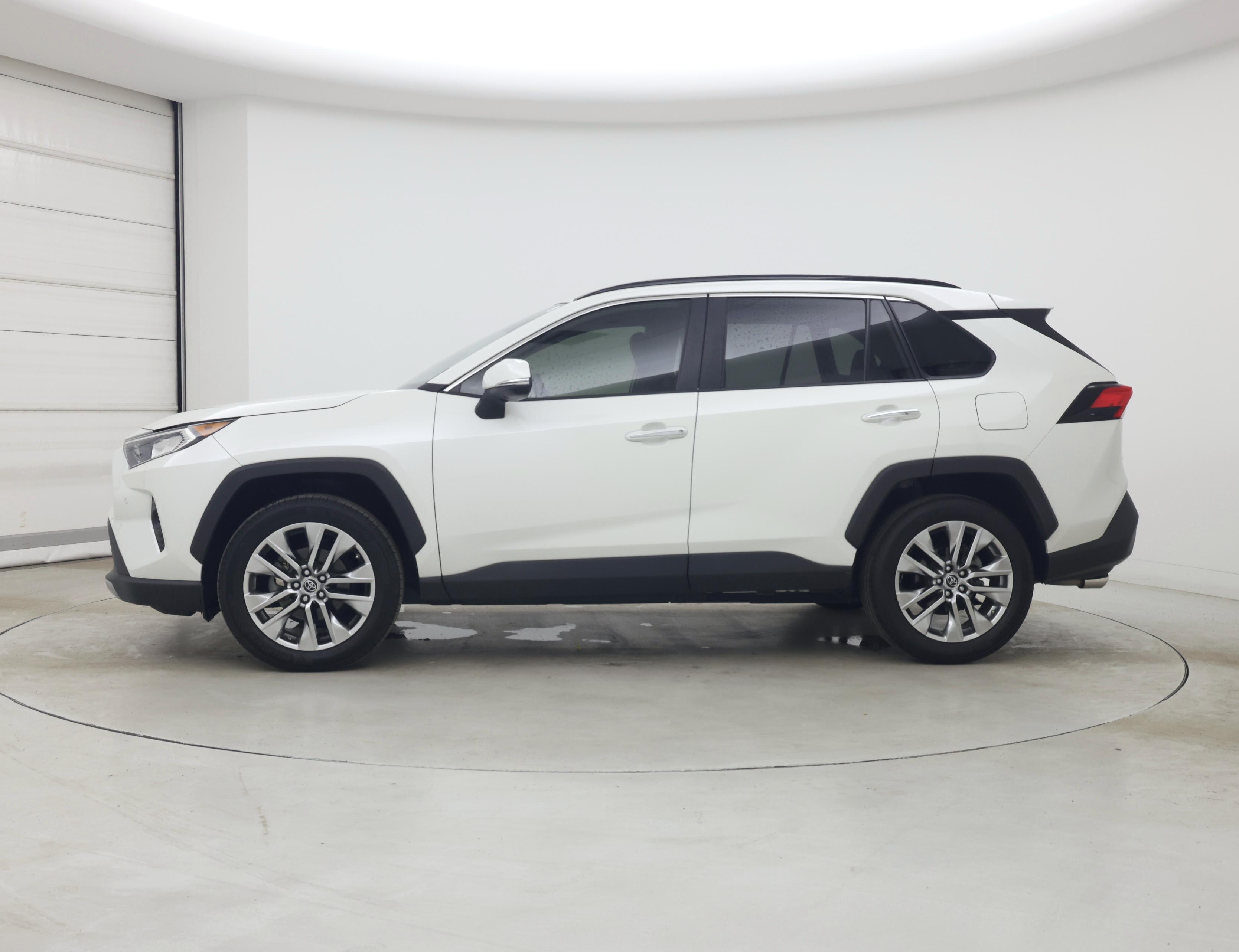 Thumbnail: 2019 Toyota RAV4 - 3