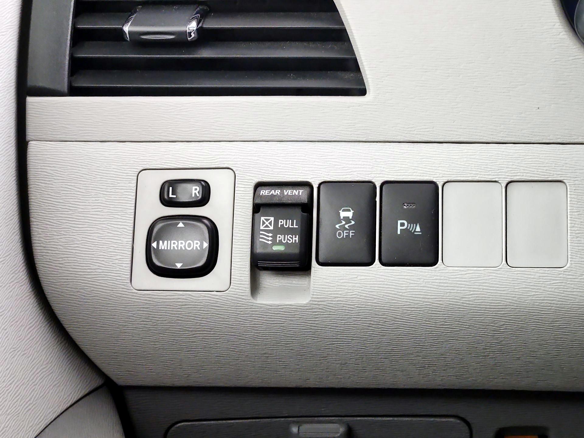 Thumbnail: 2014 Toyota Sienna - 11