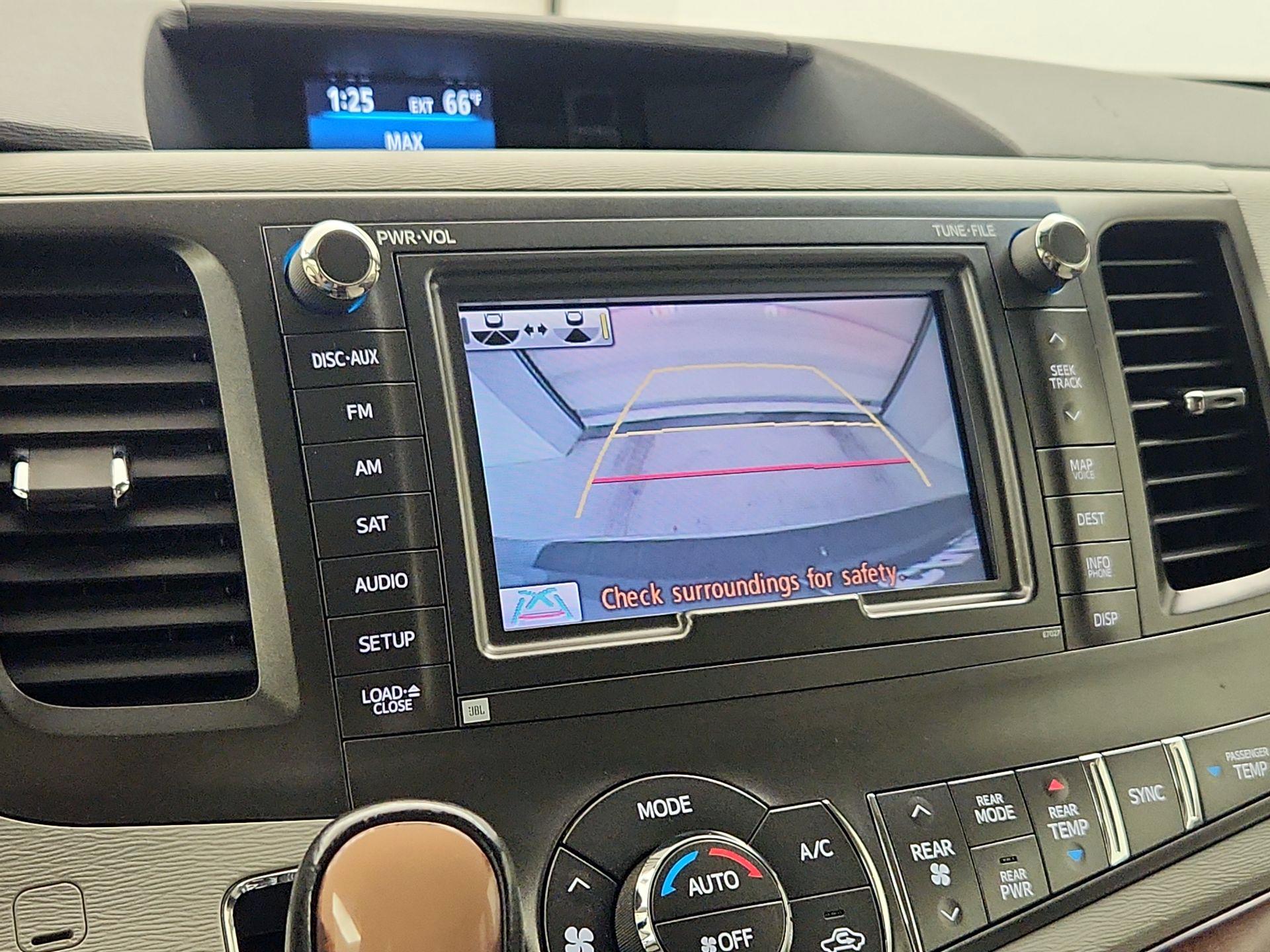 Thumbnail: 2014 Toyota Sienna - 13