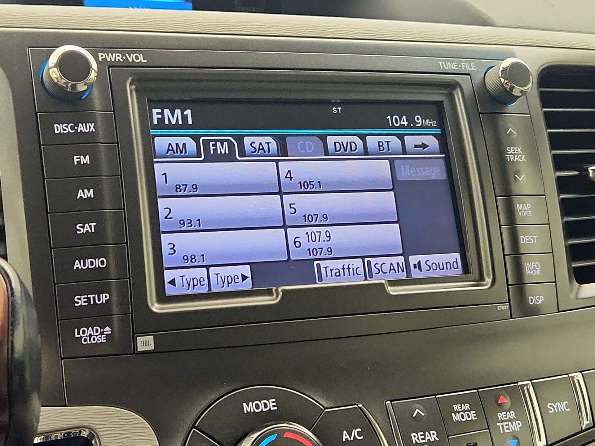 Thumbnail: 2014 Toyota Sienna - 14