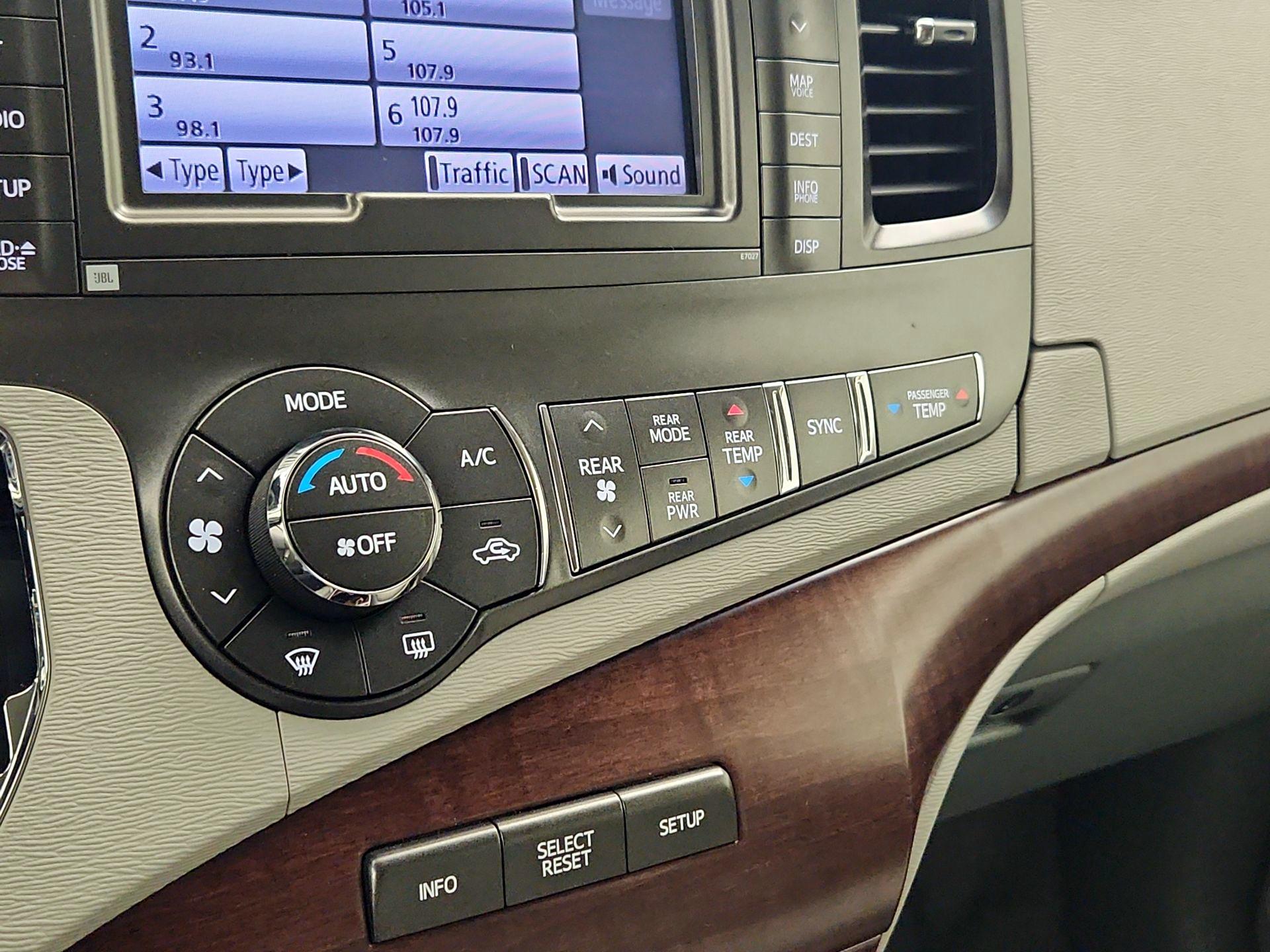 Thumbnail: 2014 Toyota Sienna - 15