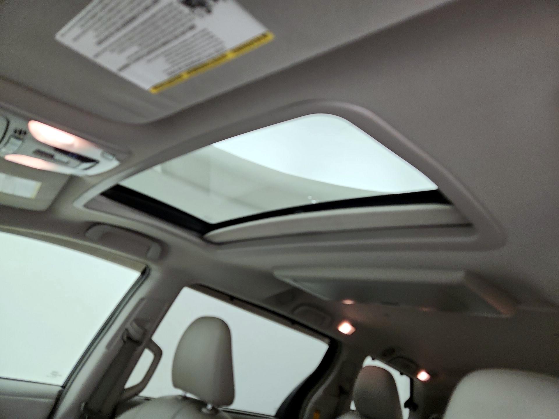 Thumbnail: 2014 Toyota Sienna - 18