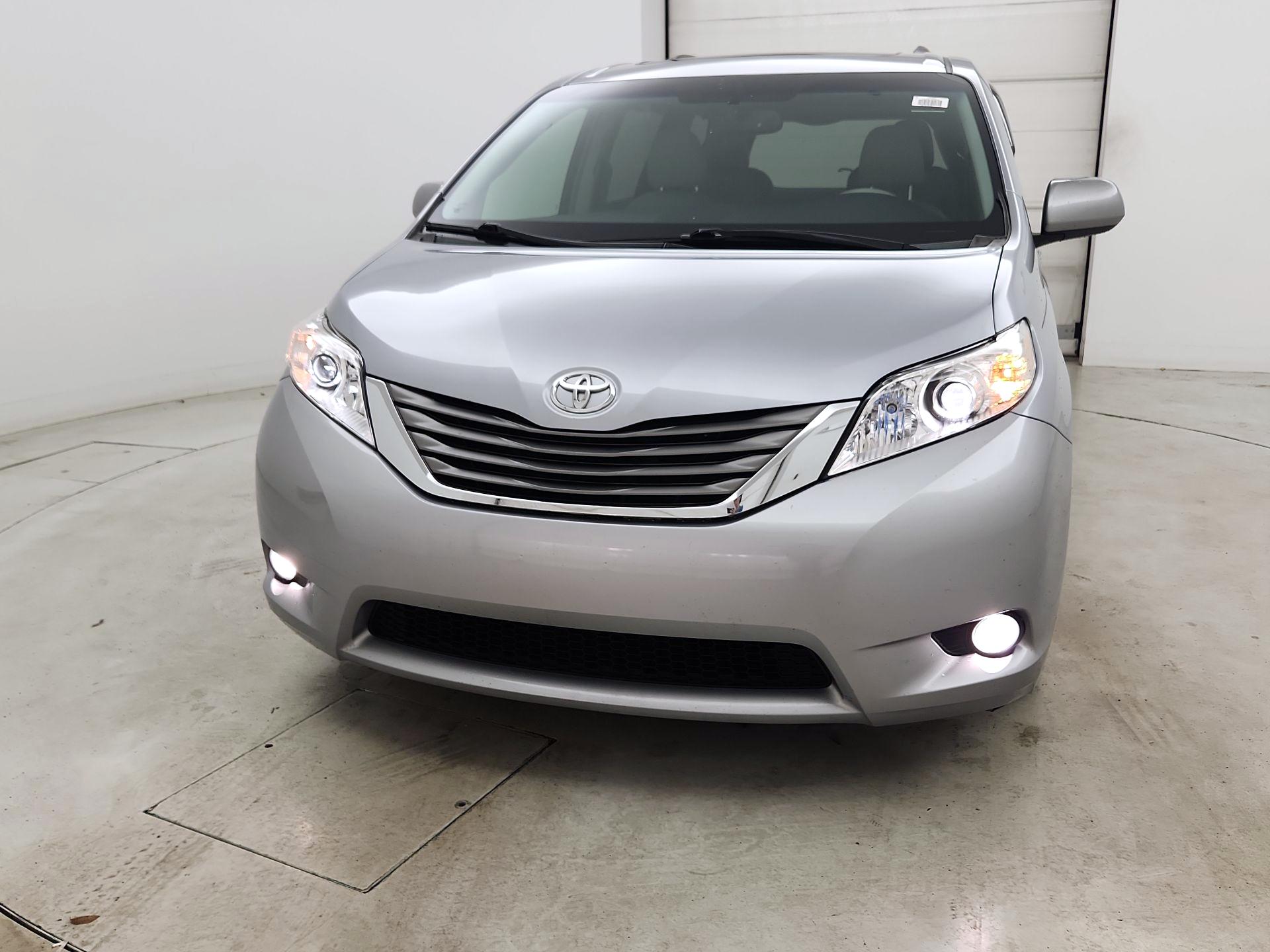 Thumbnail: 2014 Toyota Sienna - 2