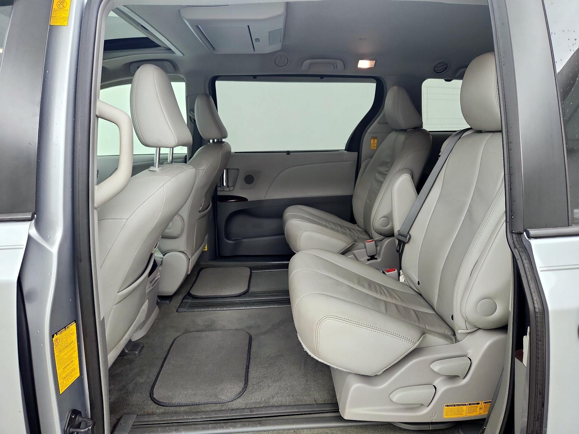 Thumbnail: 2014 Toyota Sienna - 19