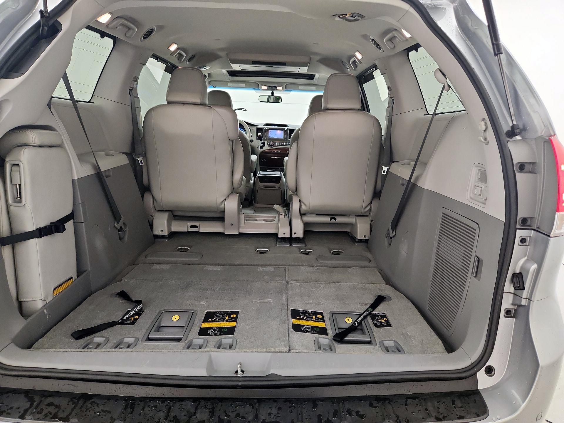 Thumbnail: 2014 Toyota Sienna - 20