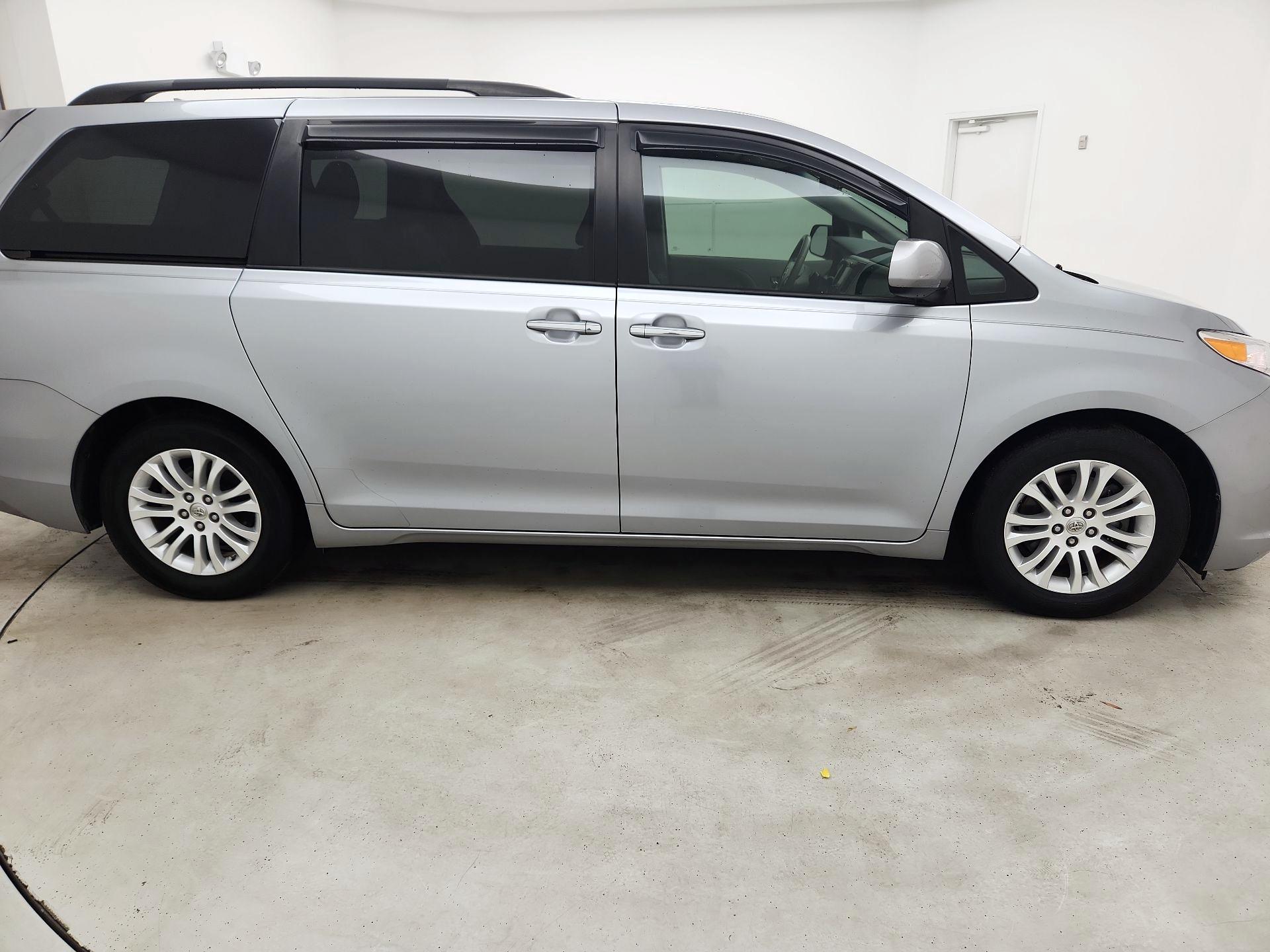Thumbnail: 2014 Toyota Sienna - 4