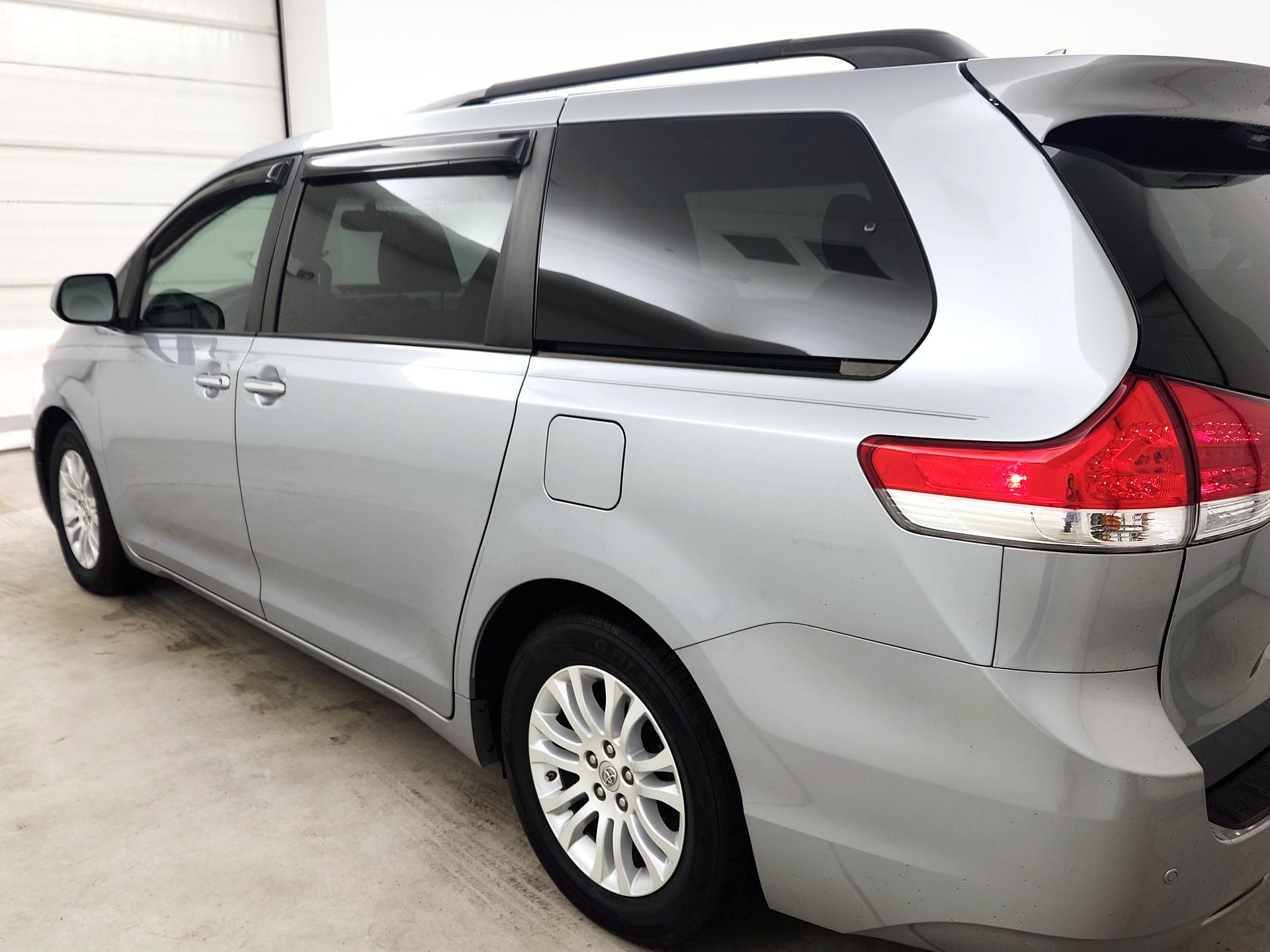 Thumbnail: 2014 Toyota Sienna - 7