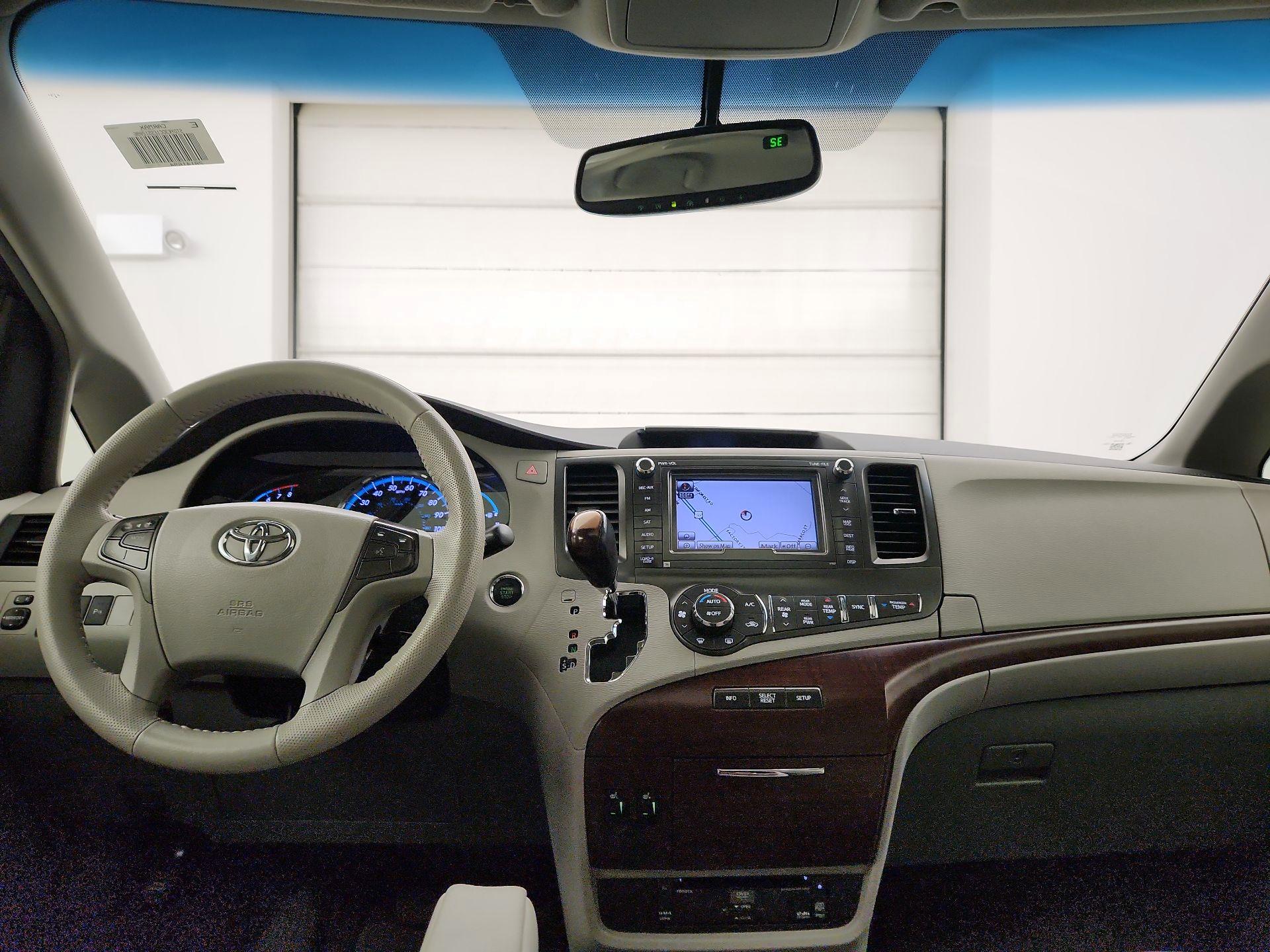 Thumbnail: 2014 Toyota Sienna - 8