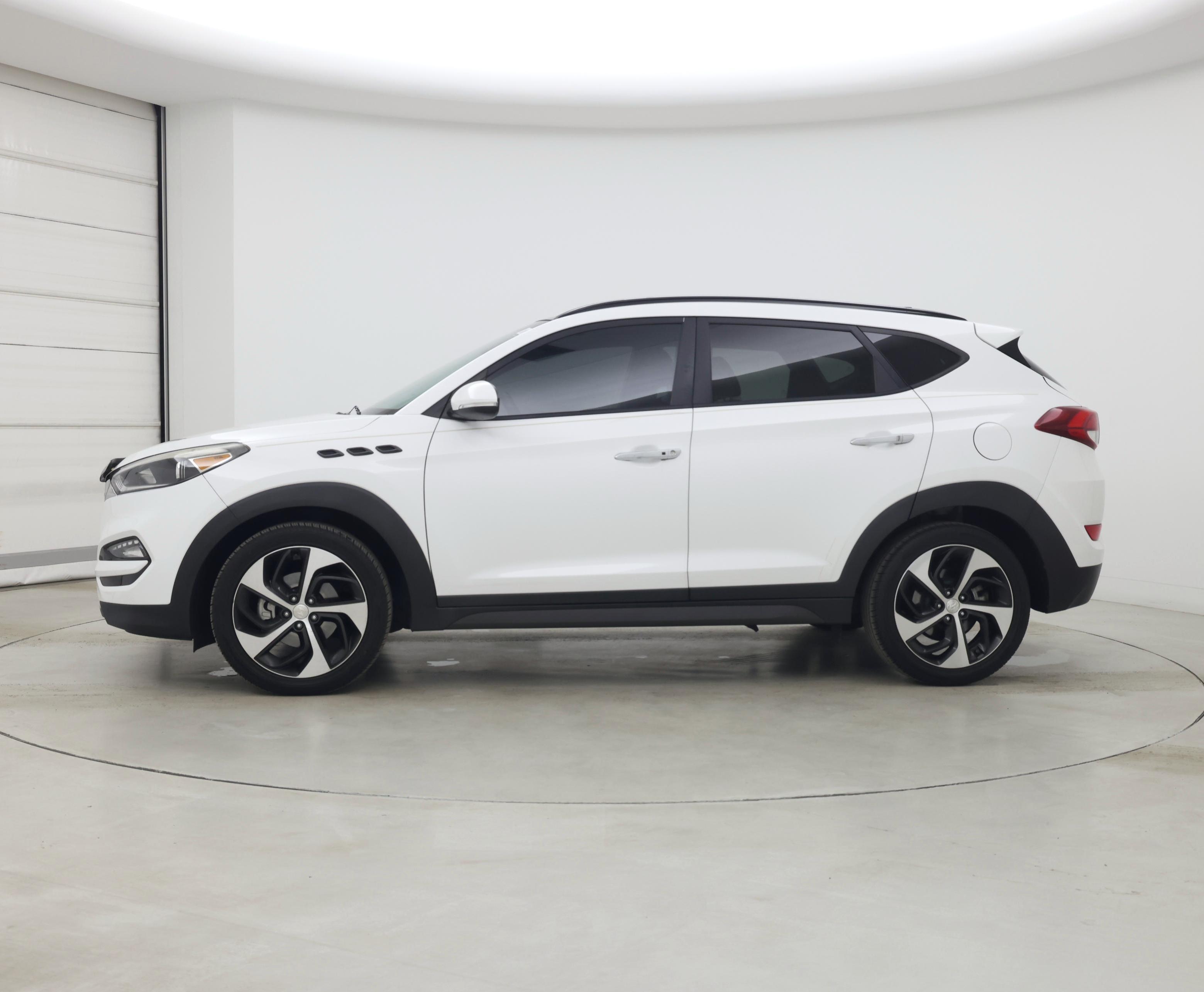 Thumbnail: 2016 Hyundai Tucson - 3