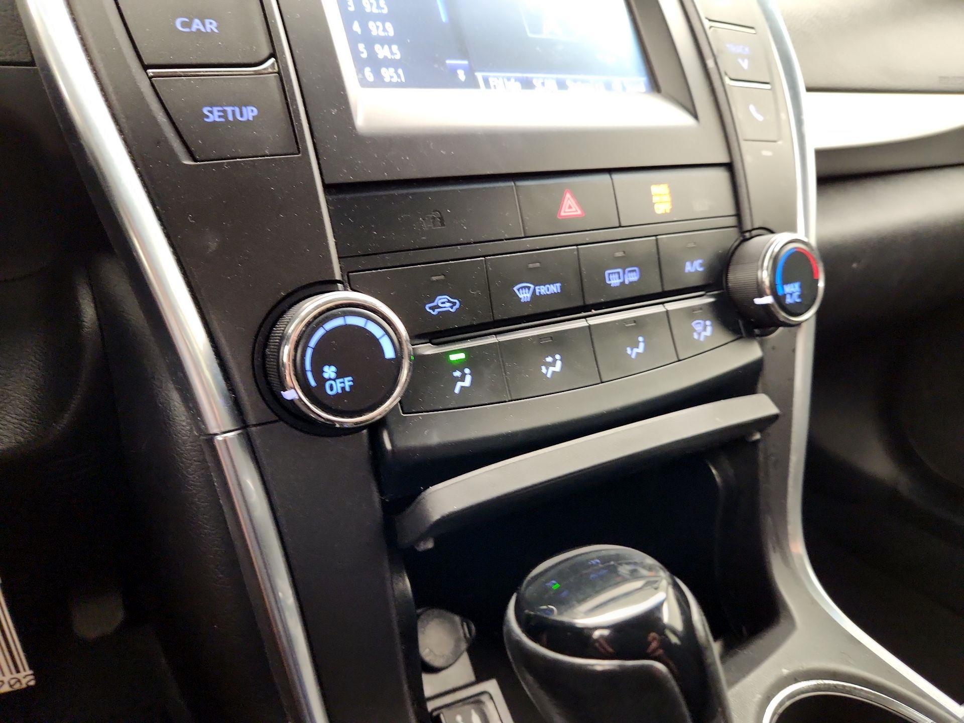 Thumbnail: 2015 Toyota Camry - 14