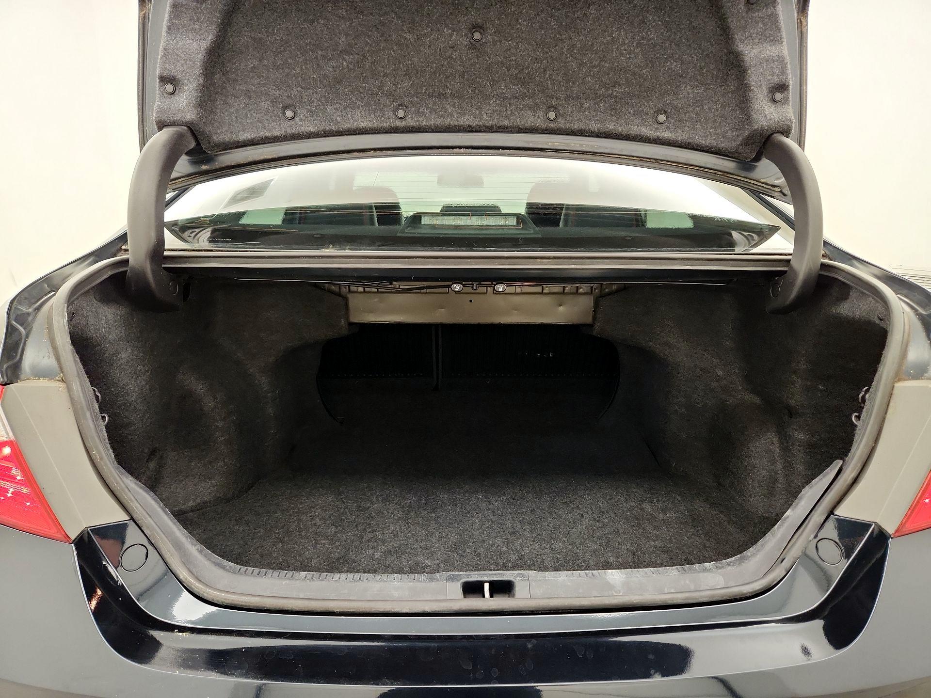 Thumbnail: 2015 Toyota Camry - 18