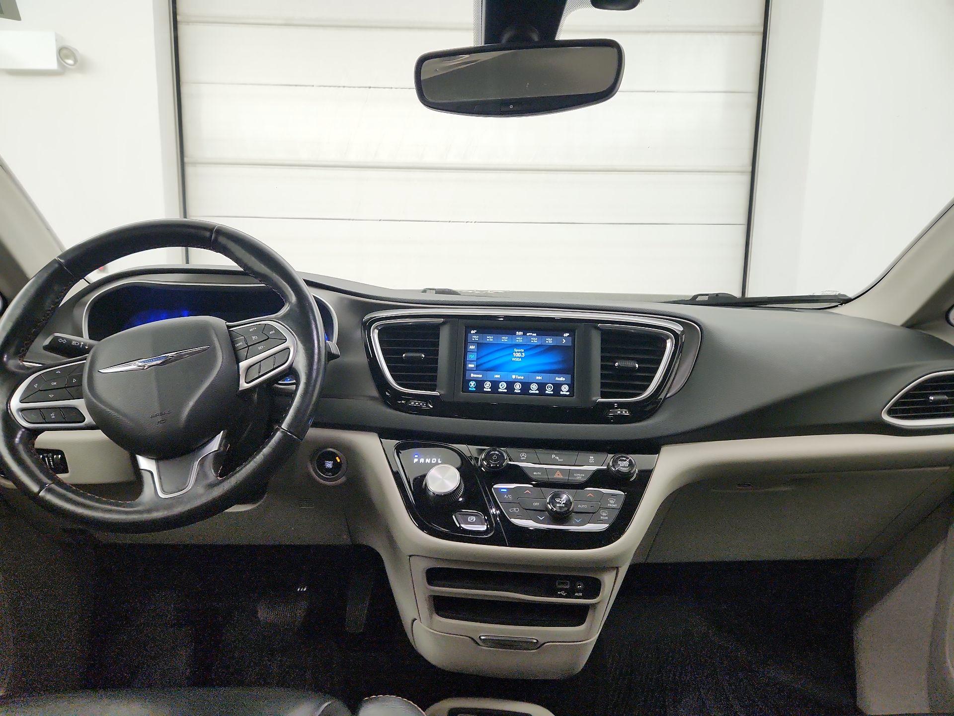 Thumbnail: 2020 Chrysler Pacifica - 9