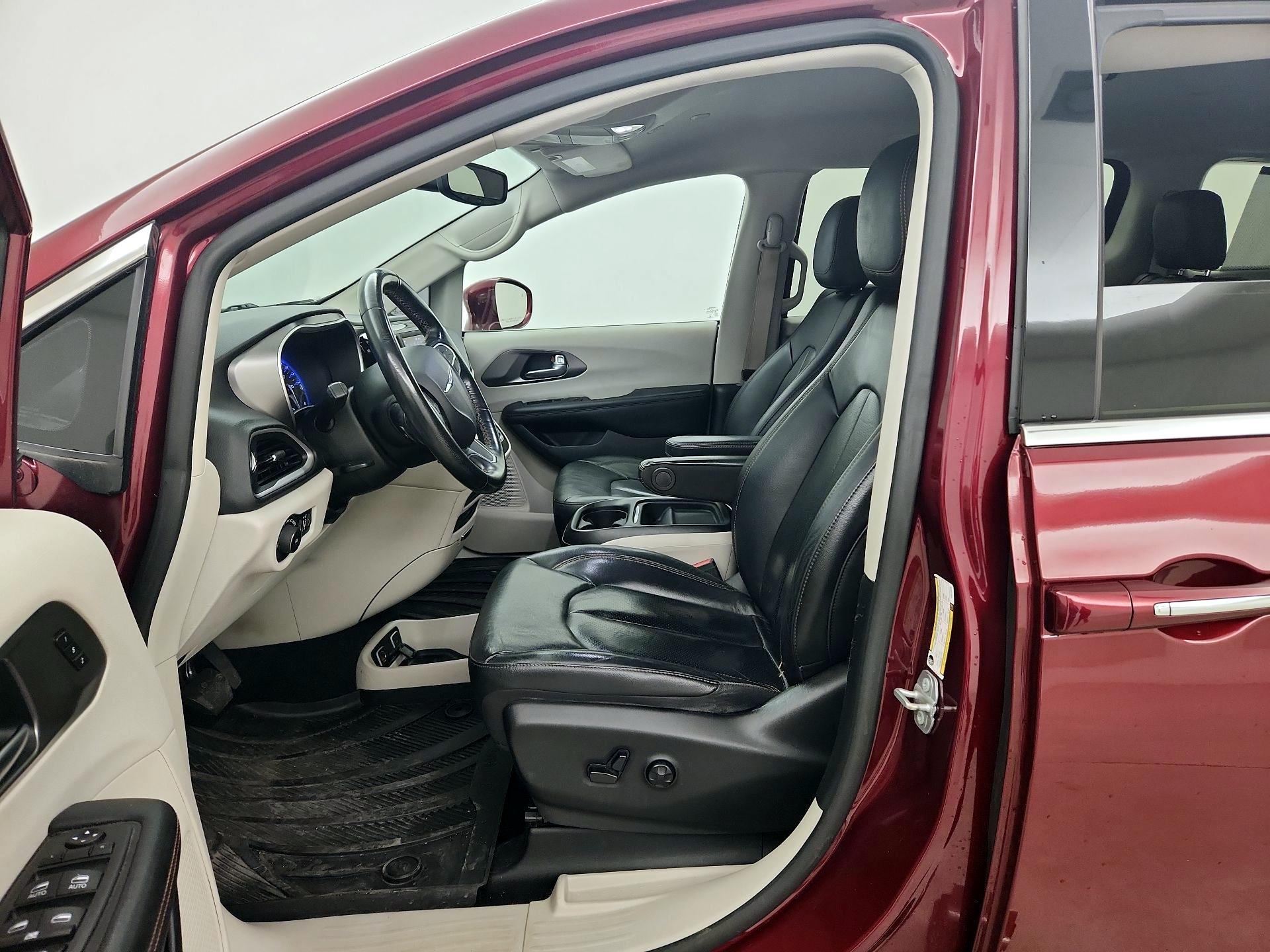 Thumbnail: 2020 Chrysler Pacifica - 11