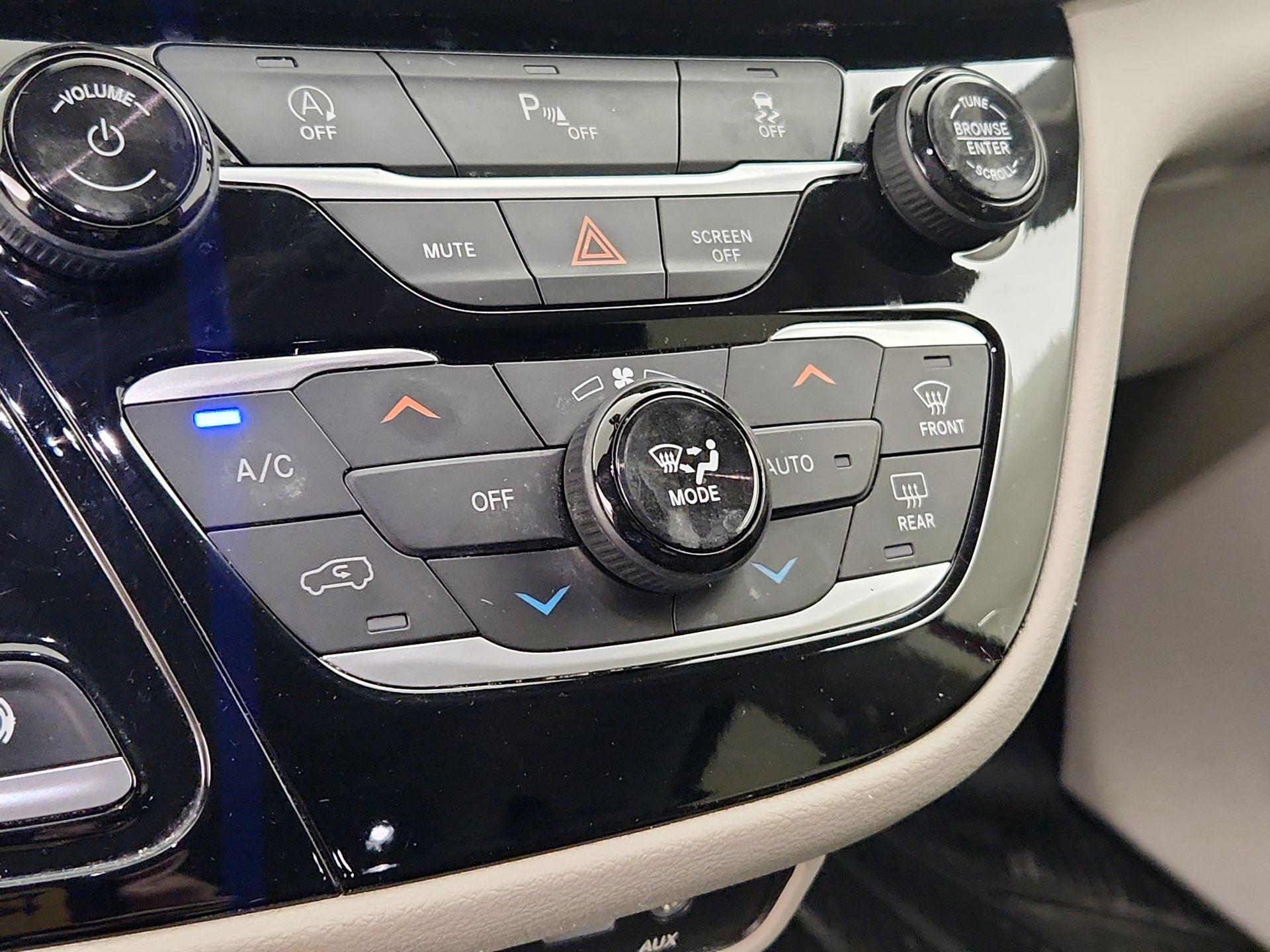 Thumbnail: 2020 Chrysler Pacifica - 16