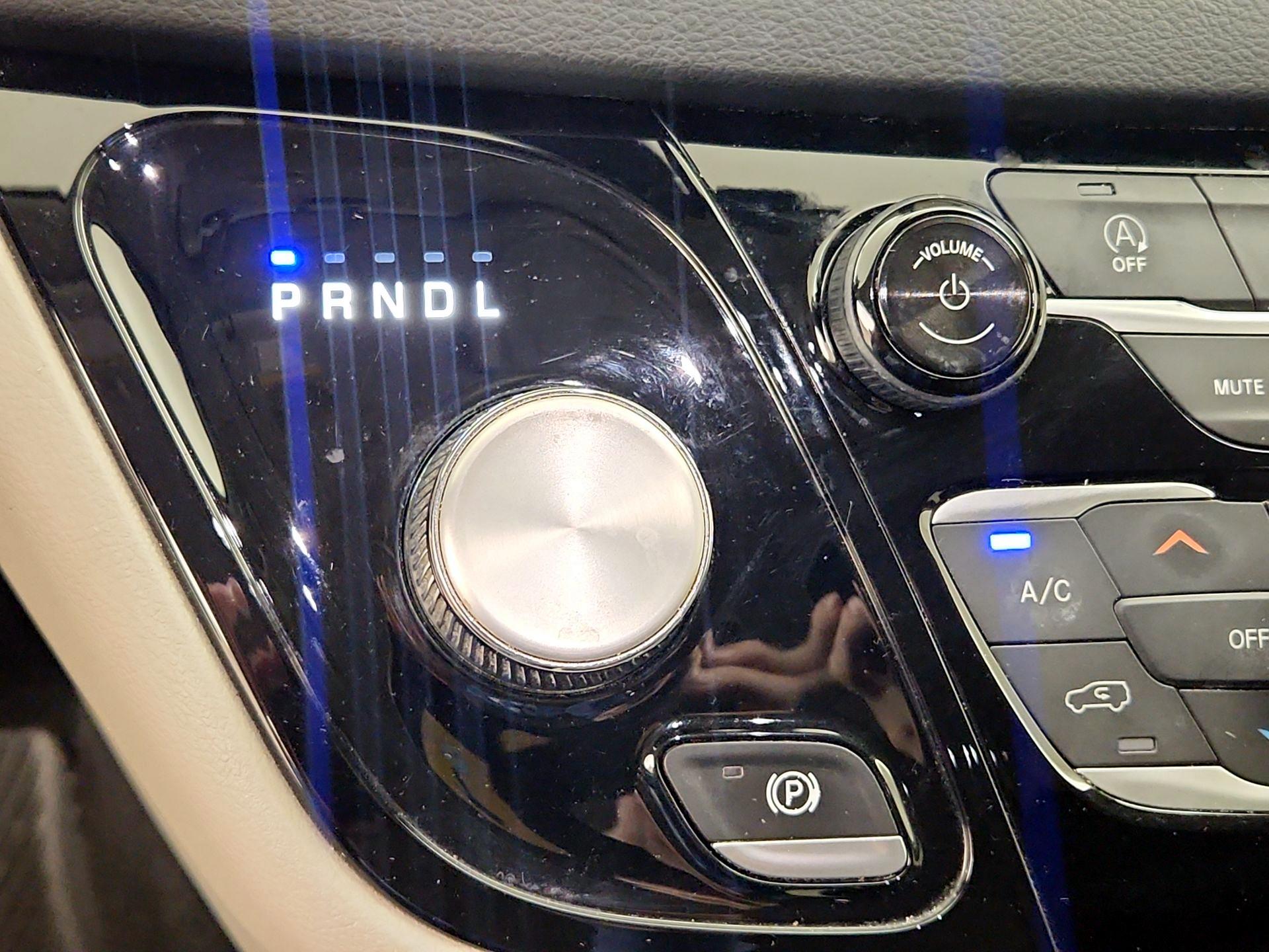 Thumbnail: 2020 Chrysler Pacifica - 17