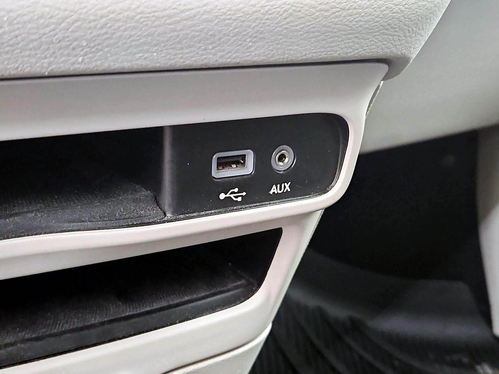 Thumbnail: 2020 Chrysler Pacifica - 18