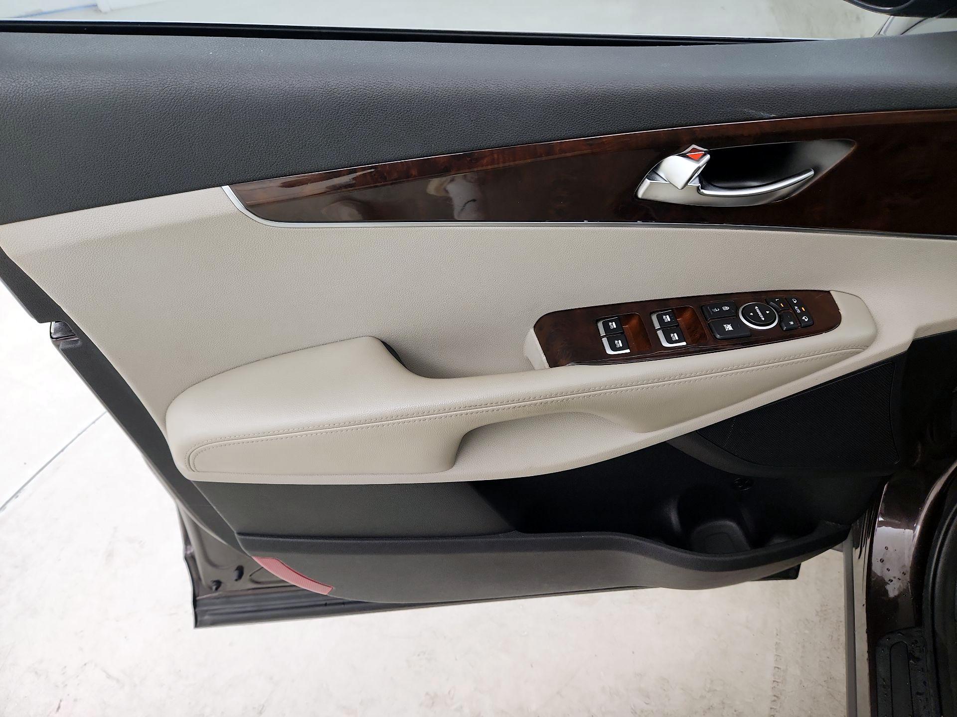 Thumbnail: 2016 Kia Sorento - 12