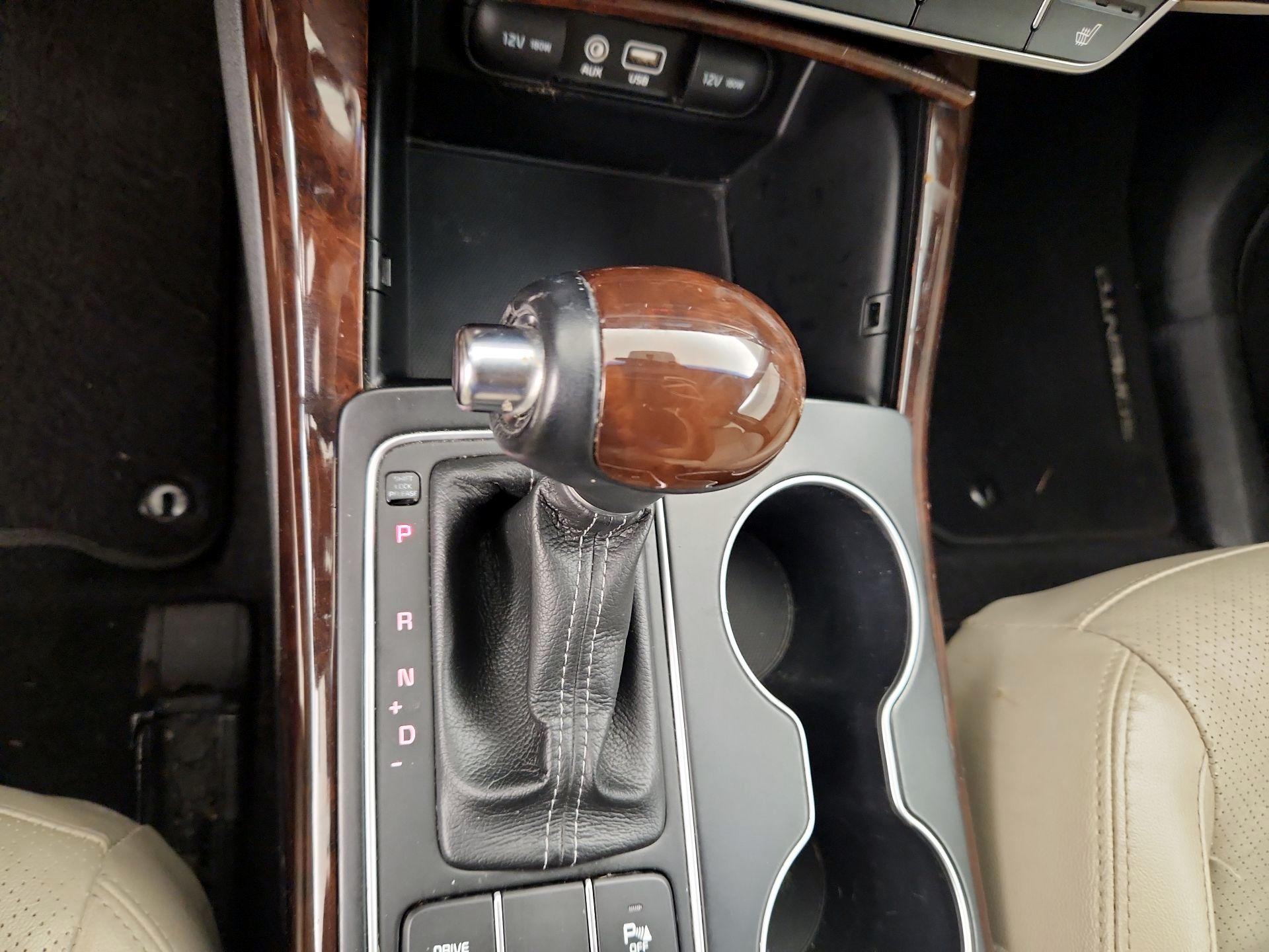 Thumbnail: 2016 Kia Sorento - 17