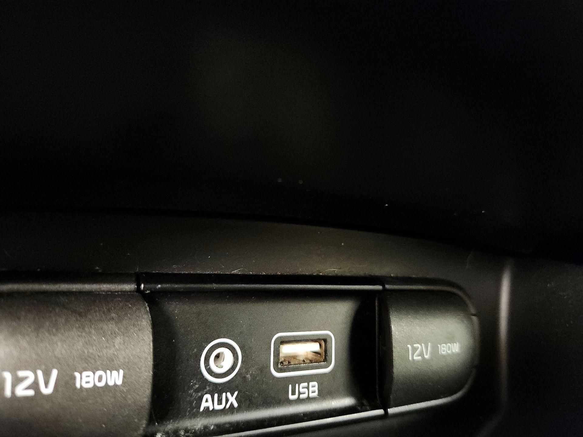 Thumbnail: 2016 Kia Sorento - 18