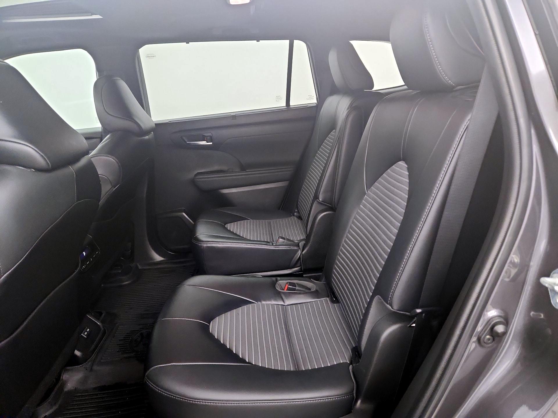 Thumbnail: 2022 Toyota Highlander - 20