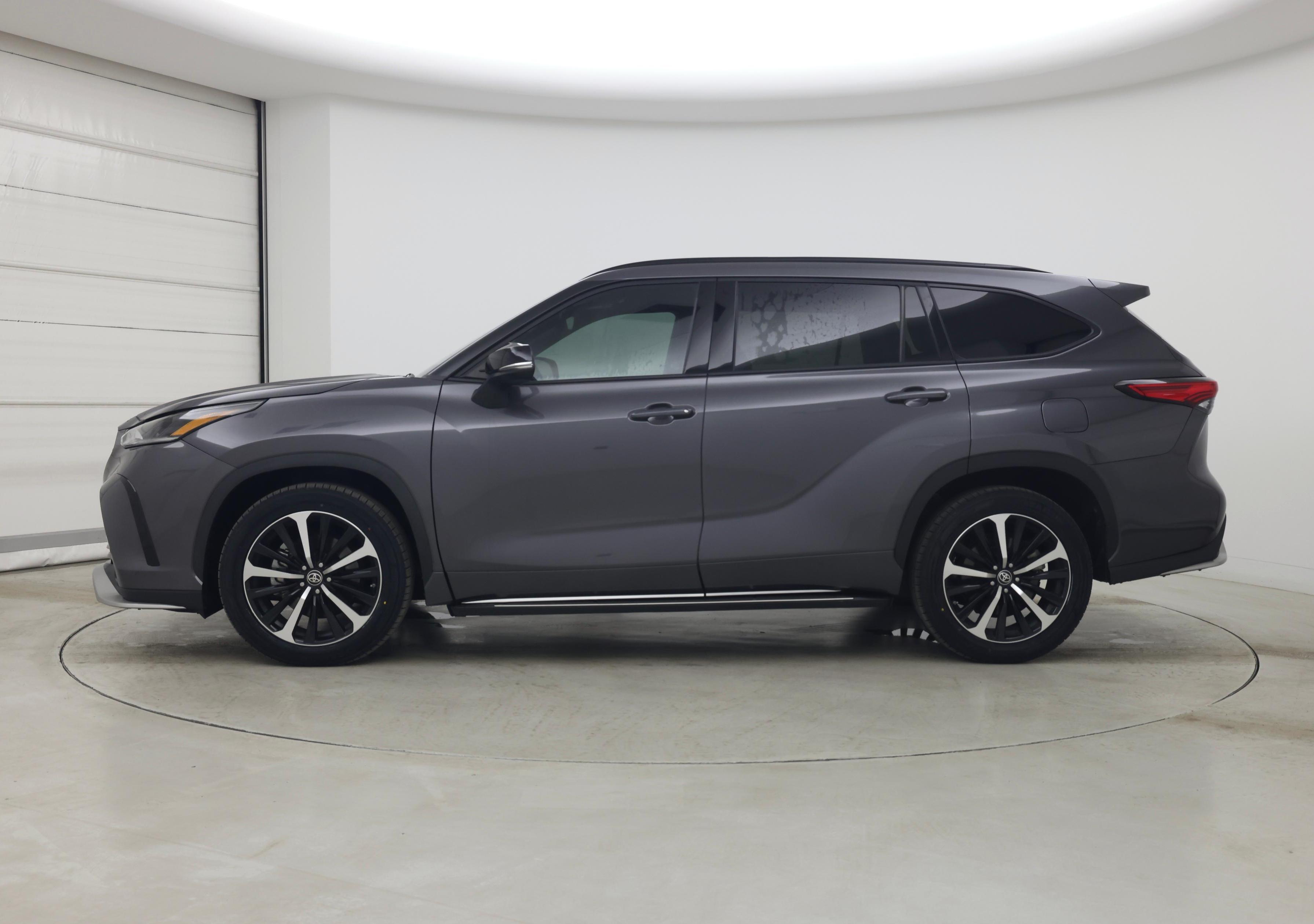 Thumbnail: 2022 Toyota Highlander - 3