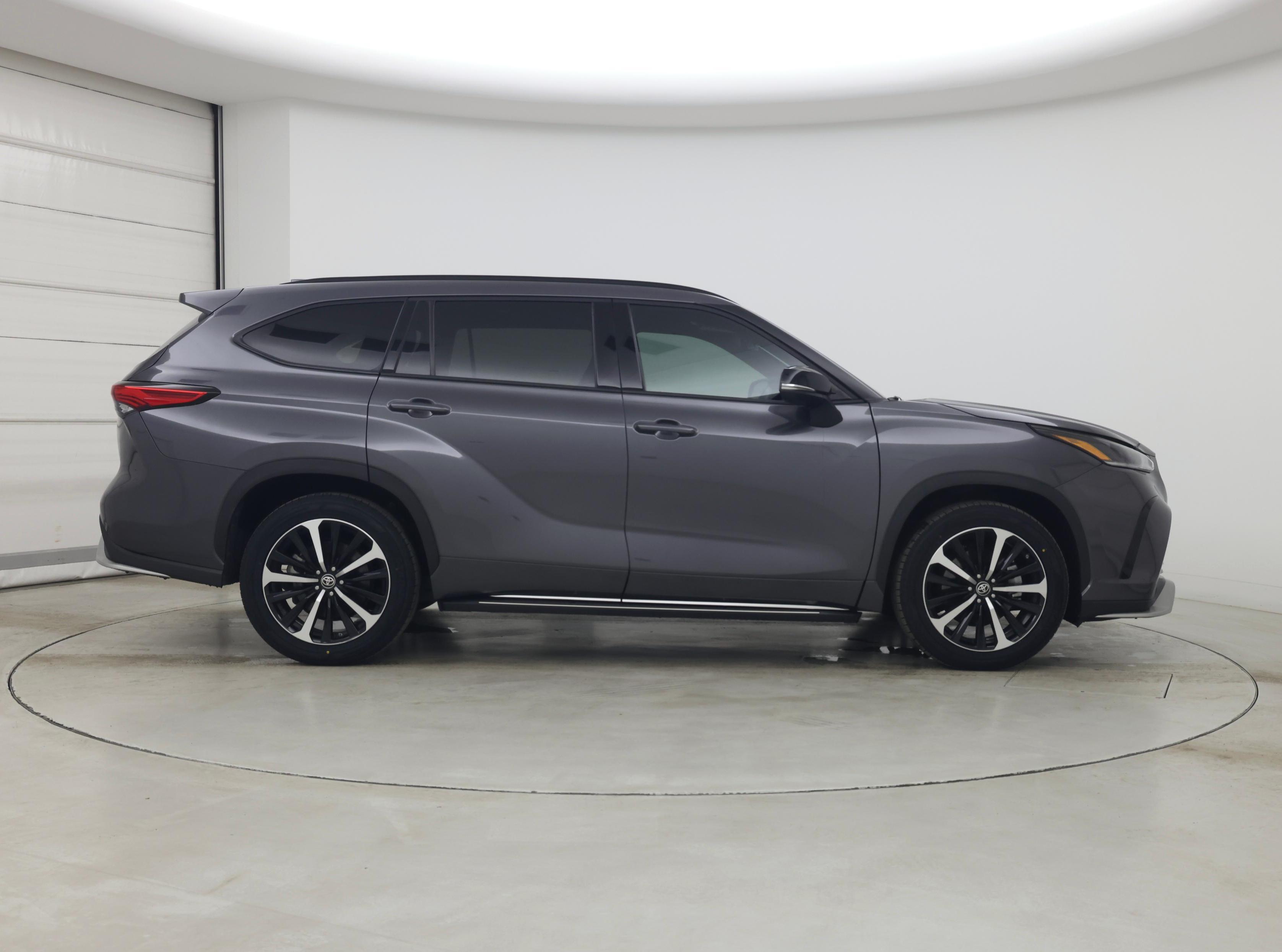 Thumbnail: 2022 Toyota Highlander - 7