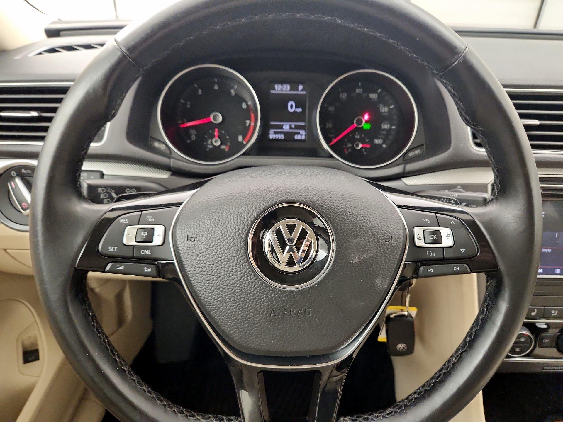 Thumbnail: 2018 Volkswagen Passat - 10