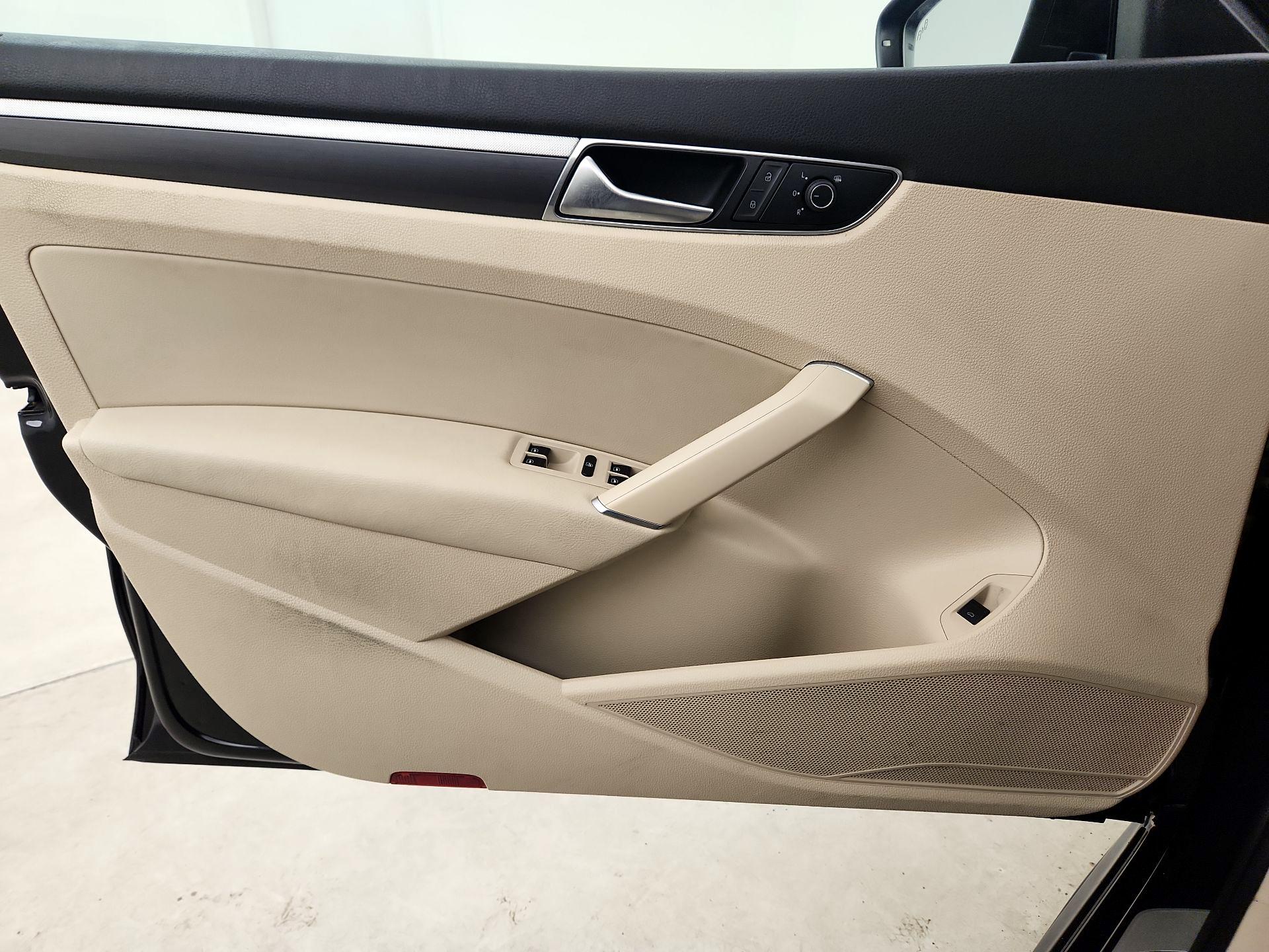 Thumbnail: 2018 Volkswagen Passat - 12