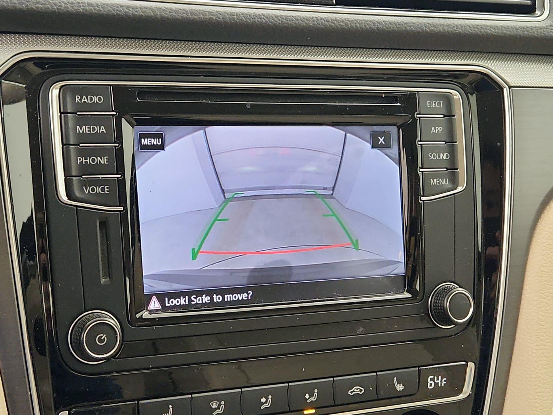 Thumbnail: 2018 Volkswagen Passat - 14