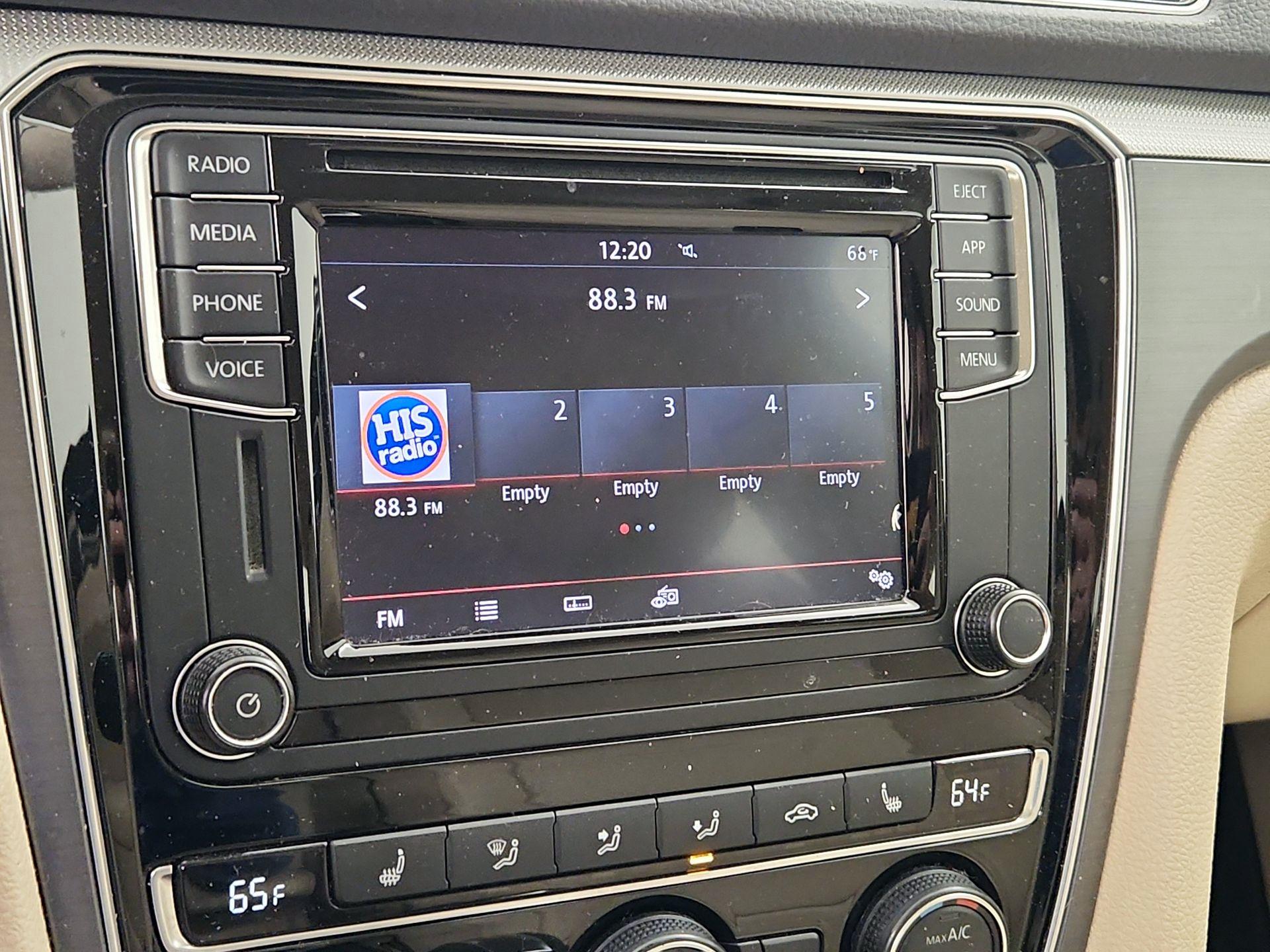 Thumbnail: 2018 Volkswagen Passat - 15