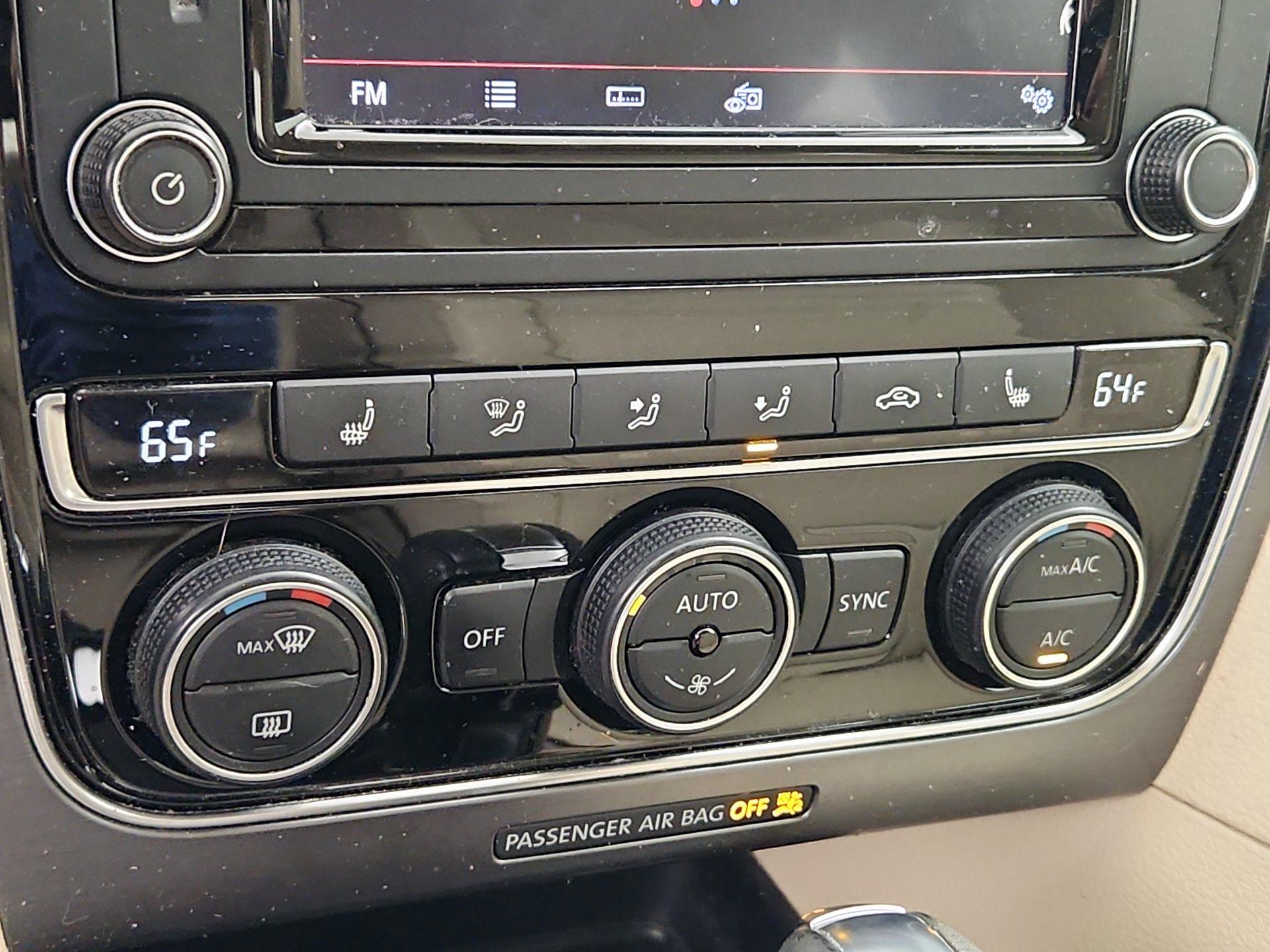 Thumbnail: 2018 Volkswagen Passat - 16