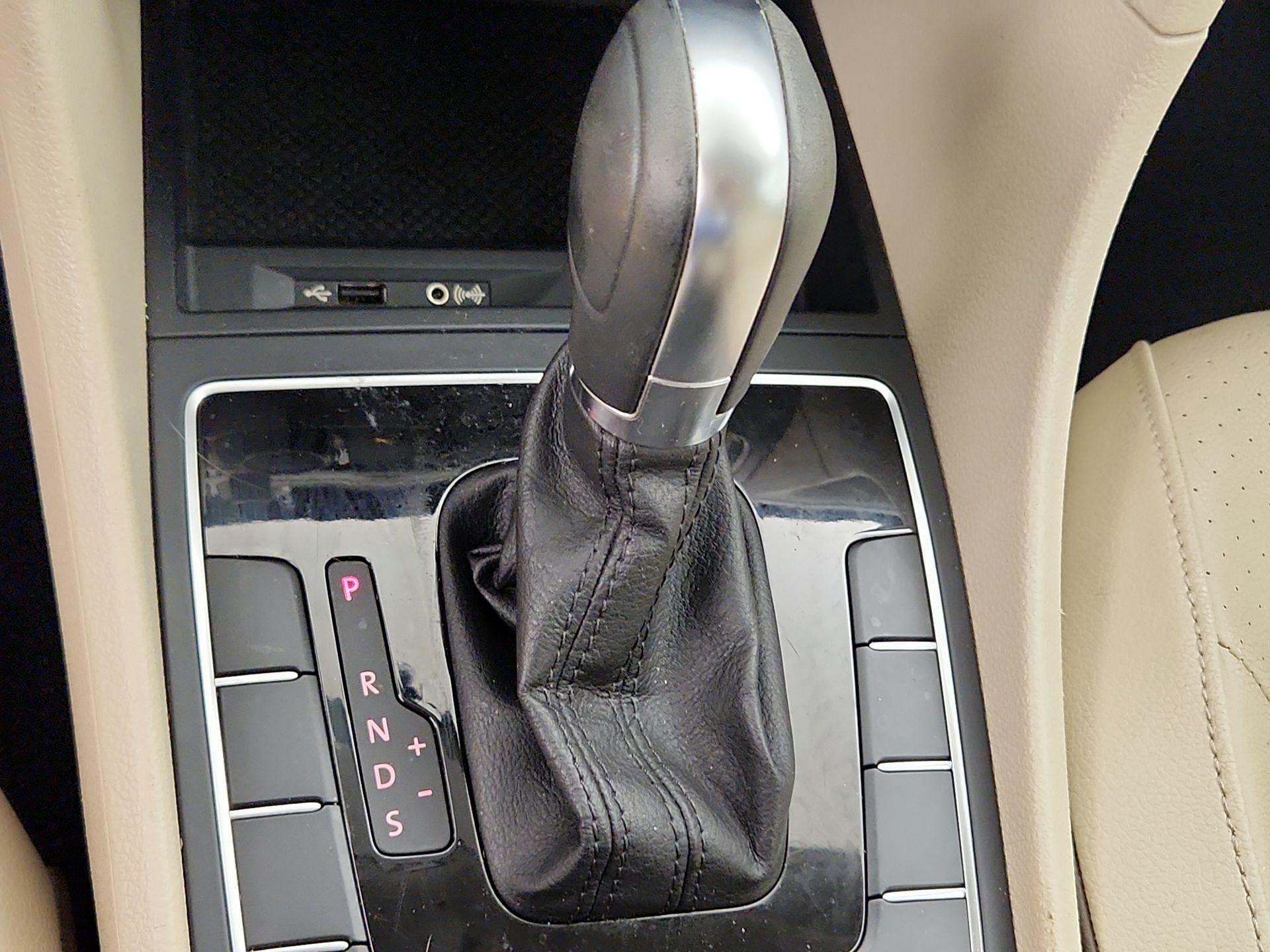 Thumbnail: 2018 Volkswagen Passat - 17