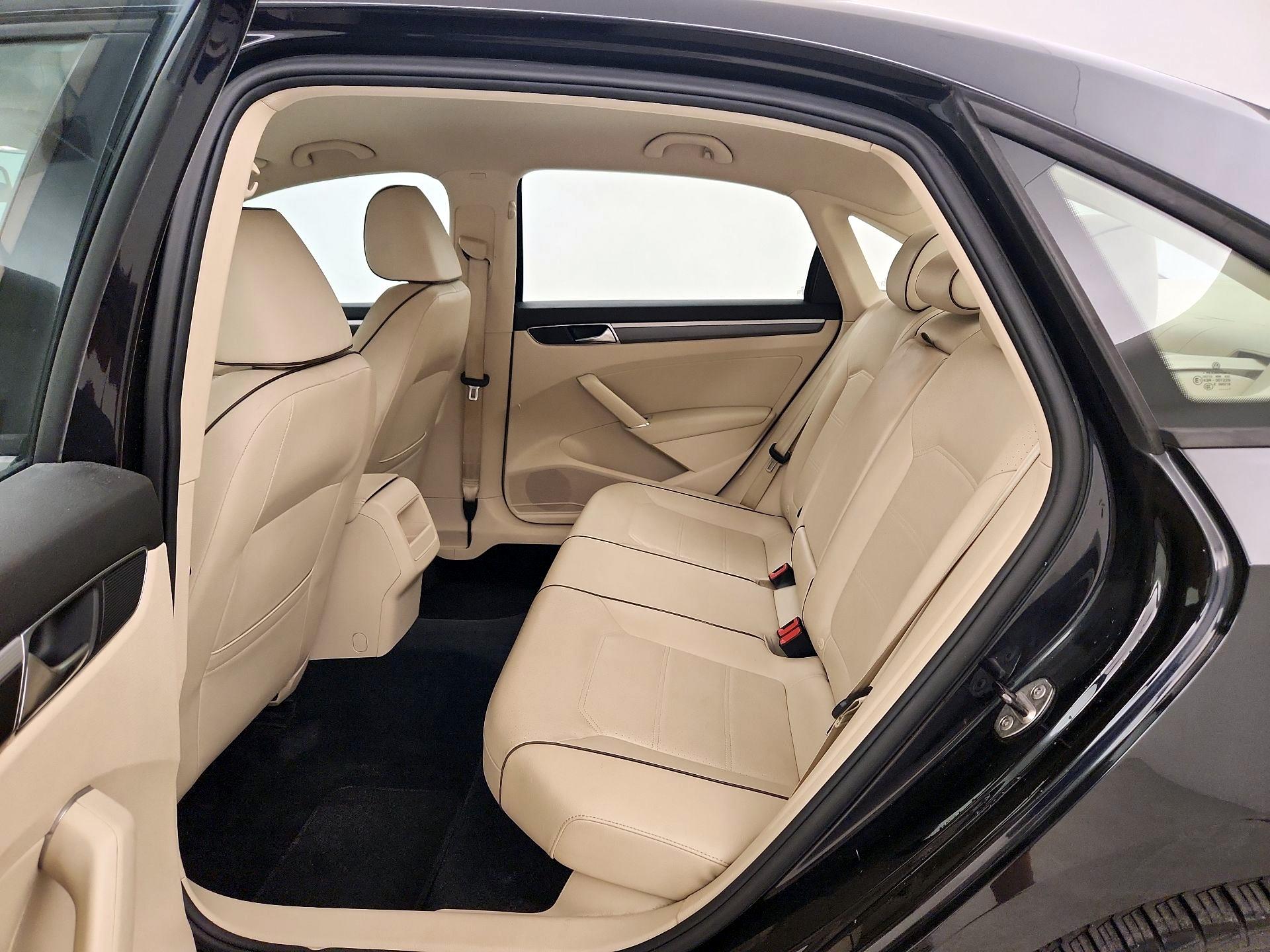 Thumbnail: 2018 Volkswagen Passat - 19