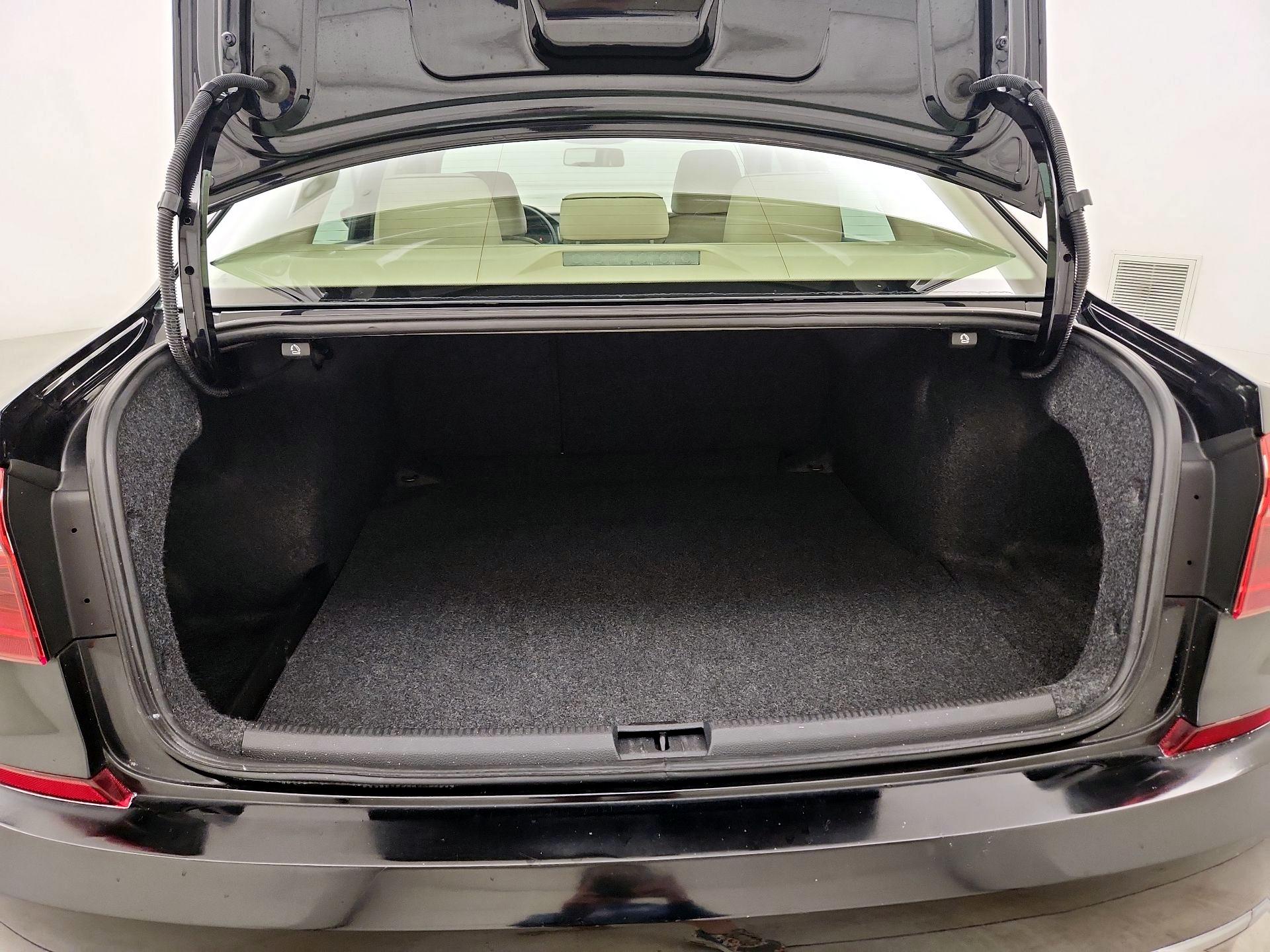 Thumbnail: 2018 Volkswagen Passat - 20