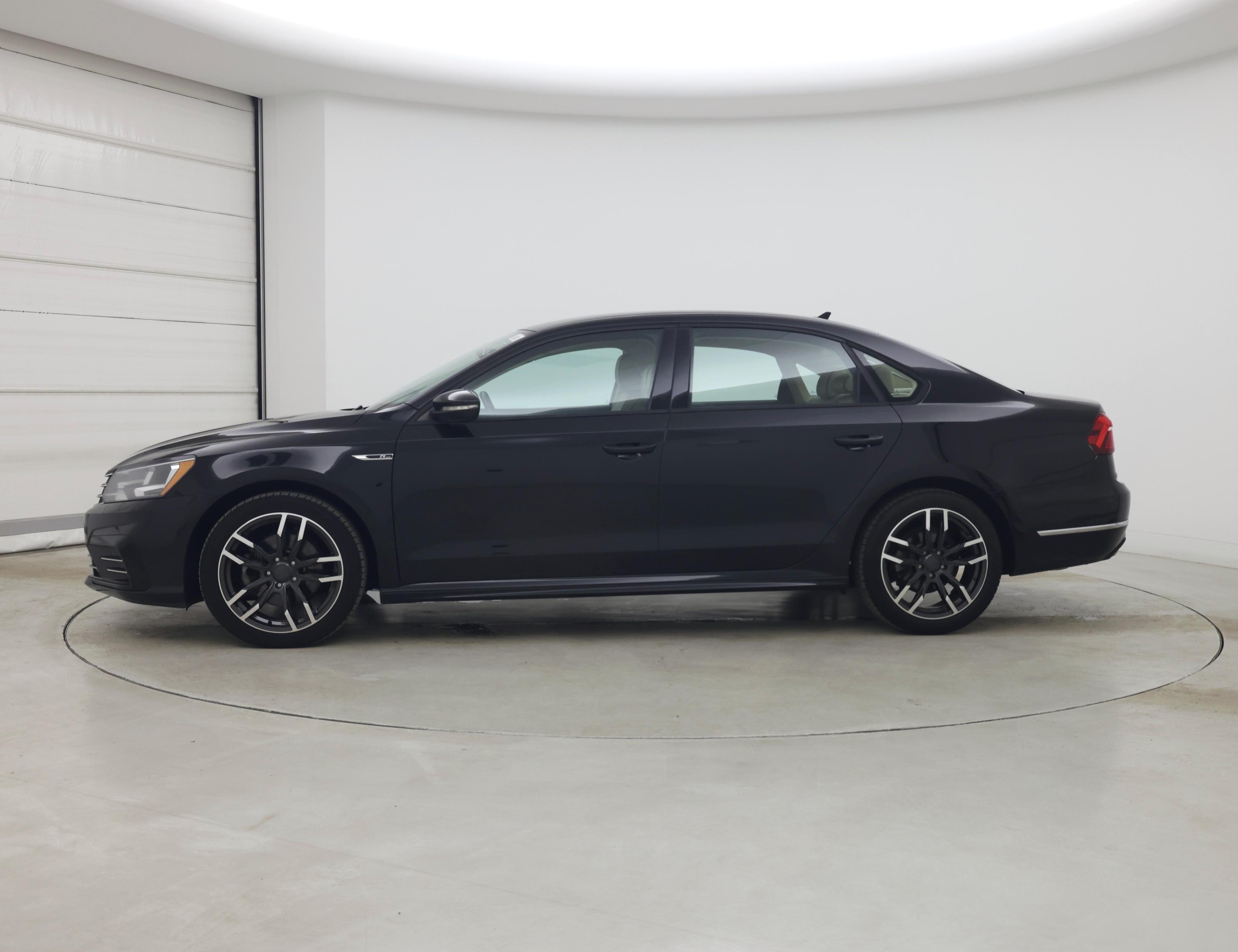 Thumbnail: 2018 Volkswagen Passat - 3