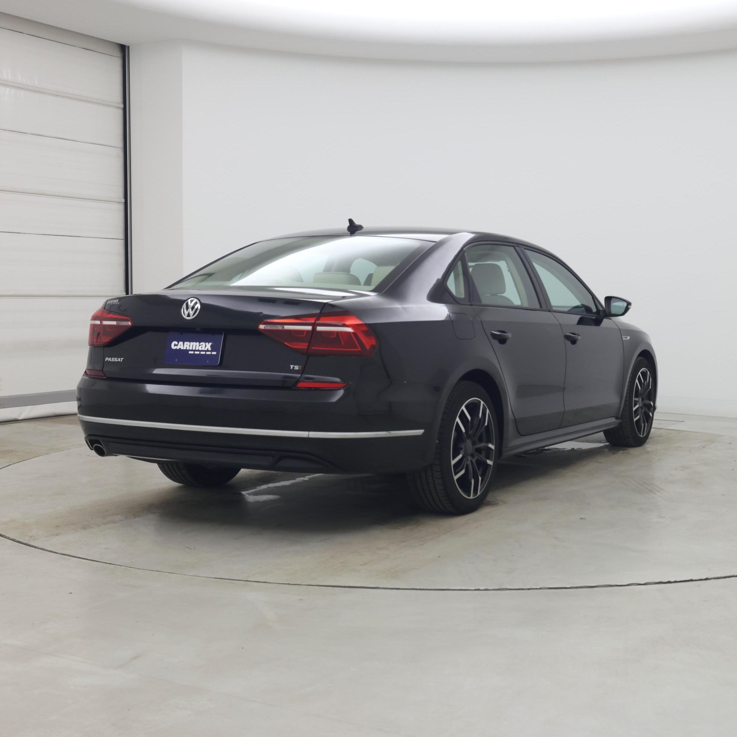 Thumbnail: 2018 Volkswagen Passat - 8