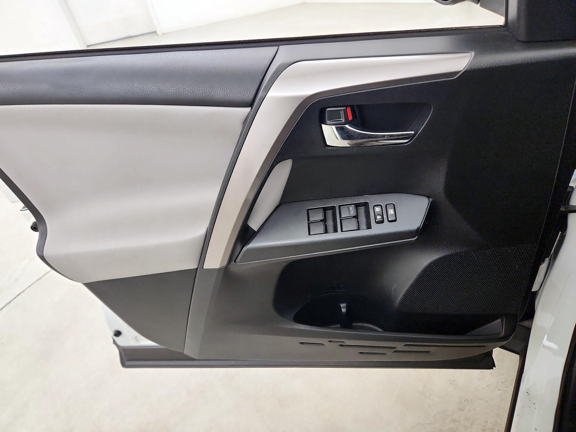 Thumbnail: 2017 Toyota RAV4 - 12