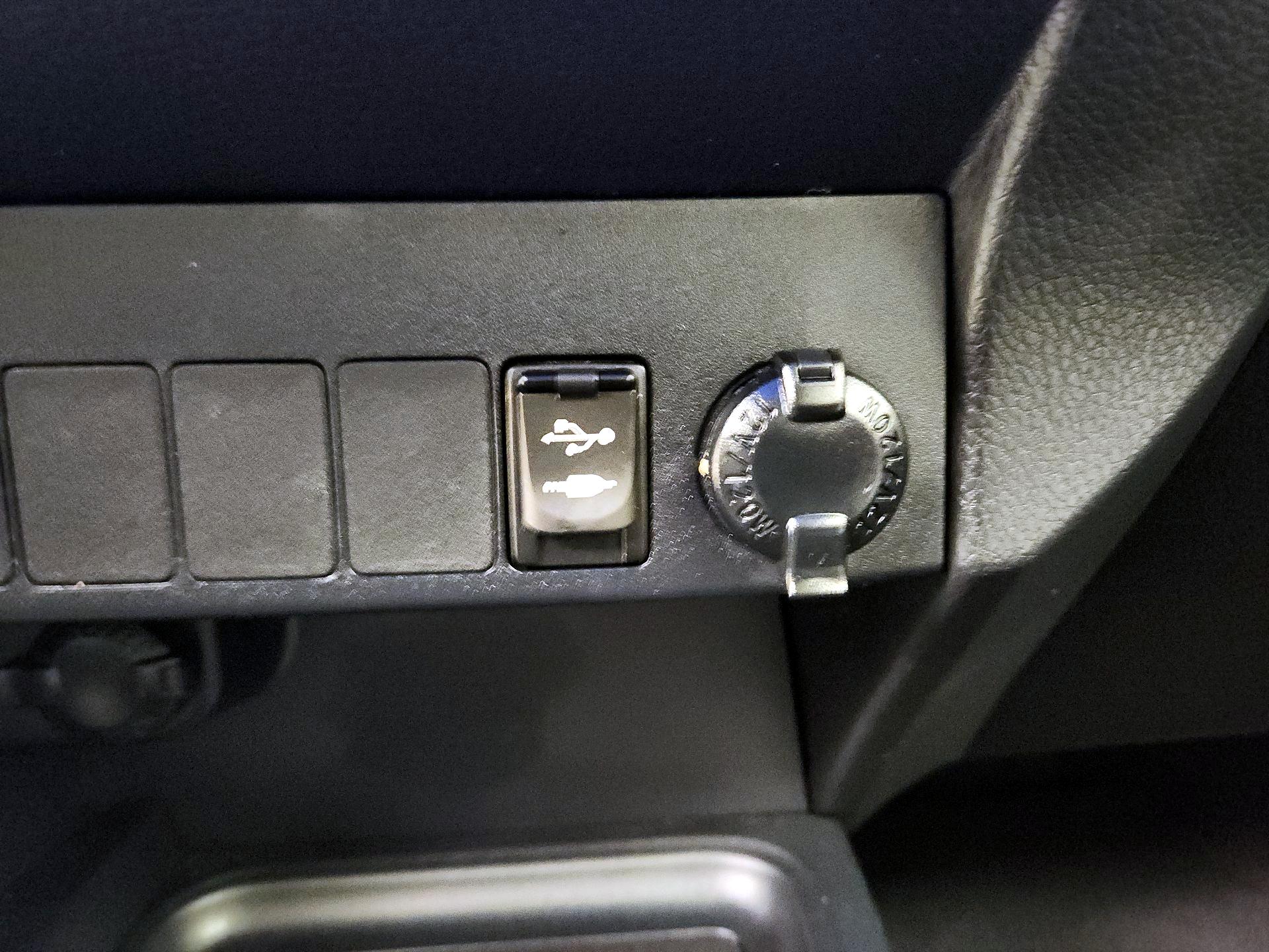 Thumbnail: 2017 Toyota RAV4 - 18