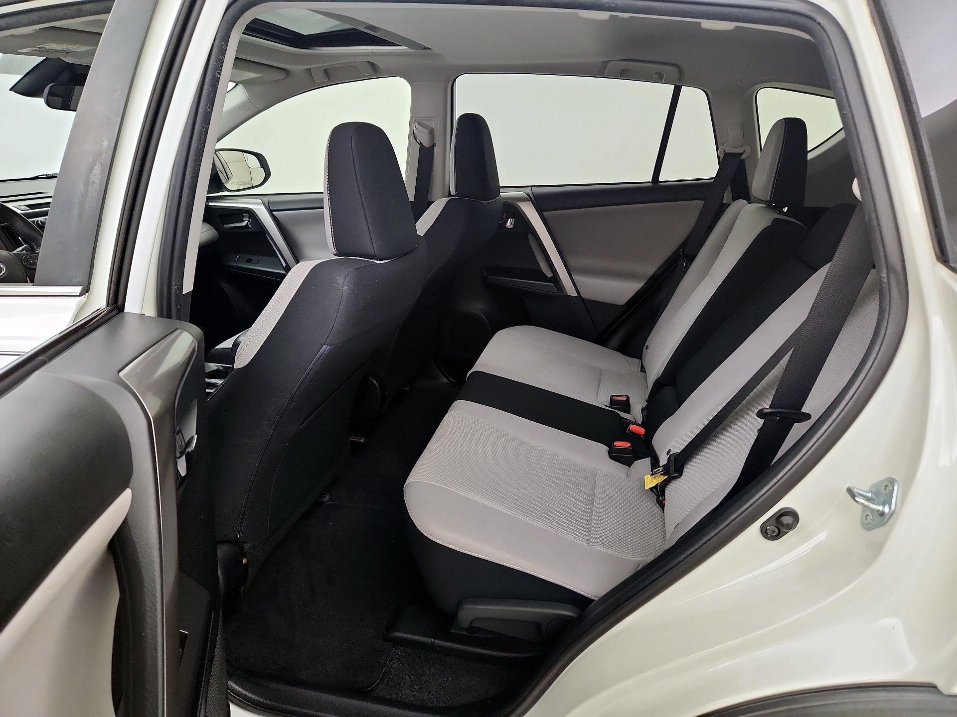 Thumbnail: 2017 Toyota RAV4 - 20