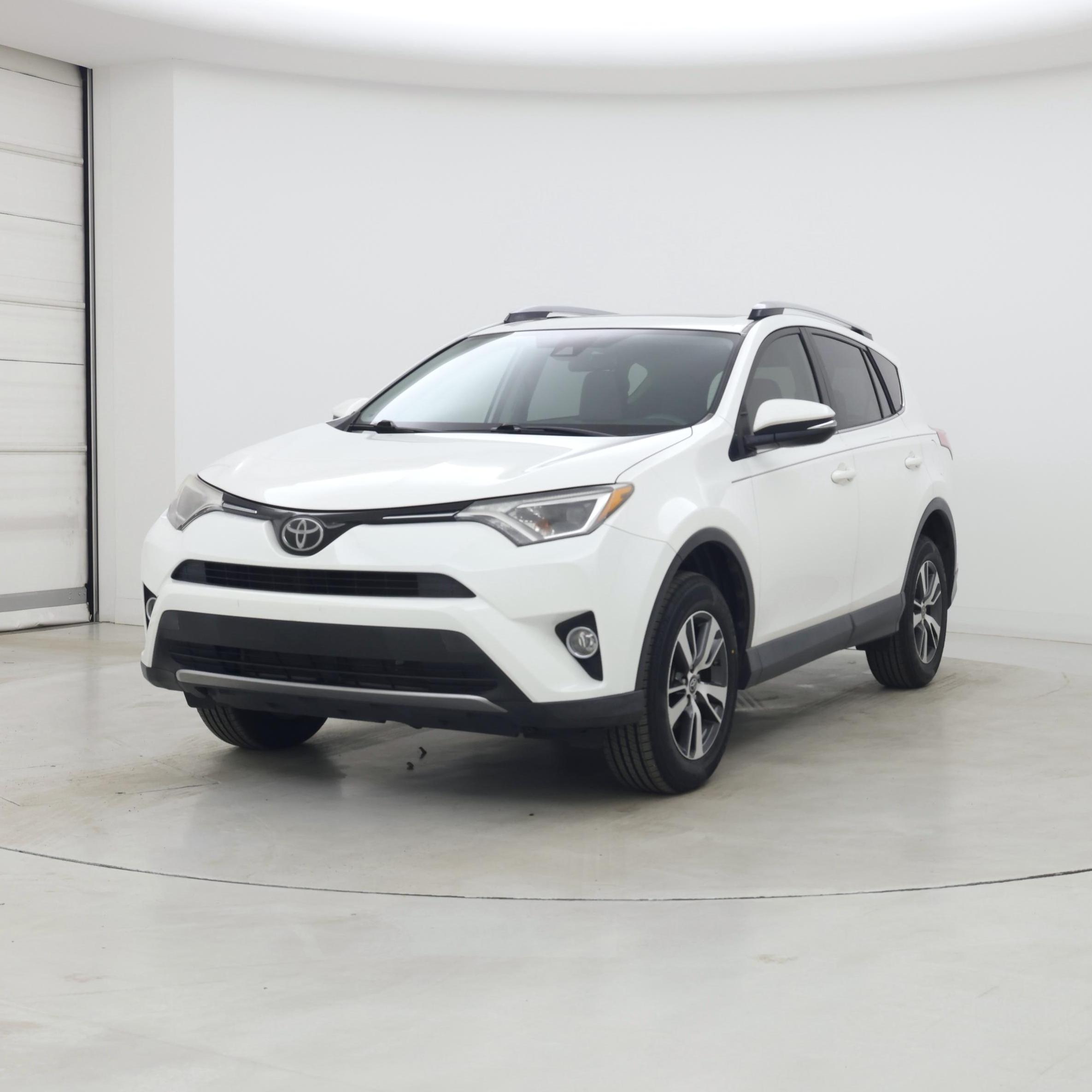 Thumbnail: 2017 Toyota RAV4 - 4
