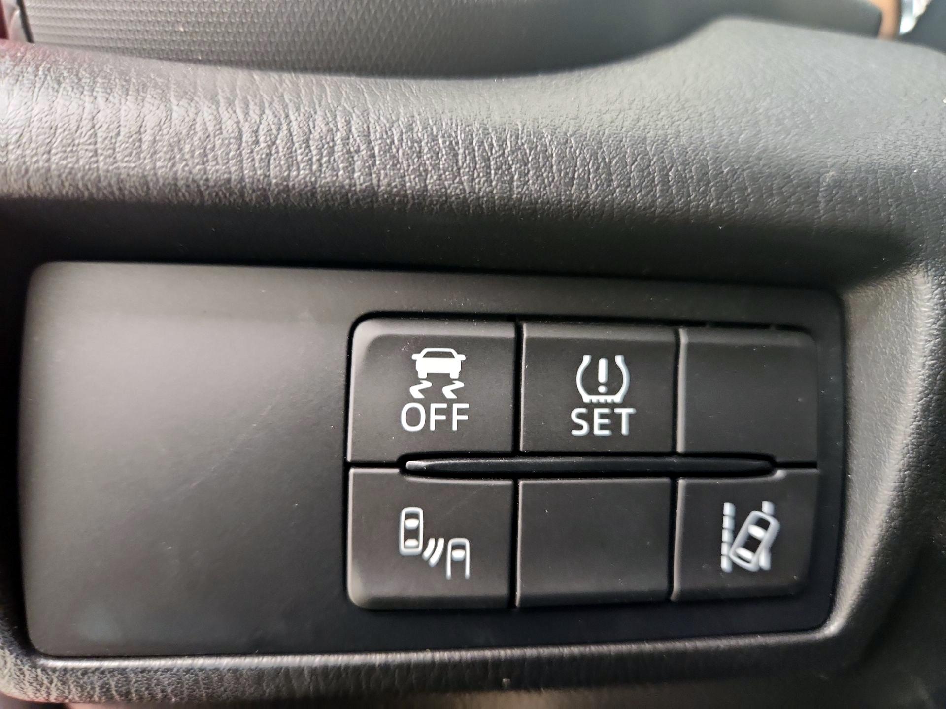 Thumbnail: 2016 Mazda MX-5 Miata - 13