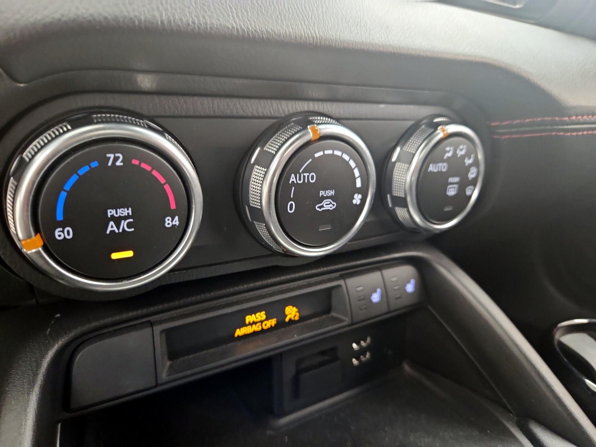 Thumbnail: 2016 Mazda MX-5 Miata - 17