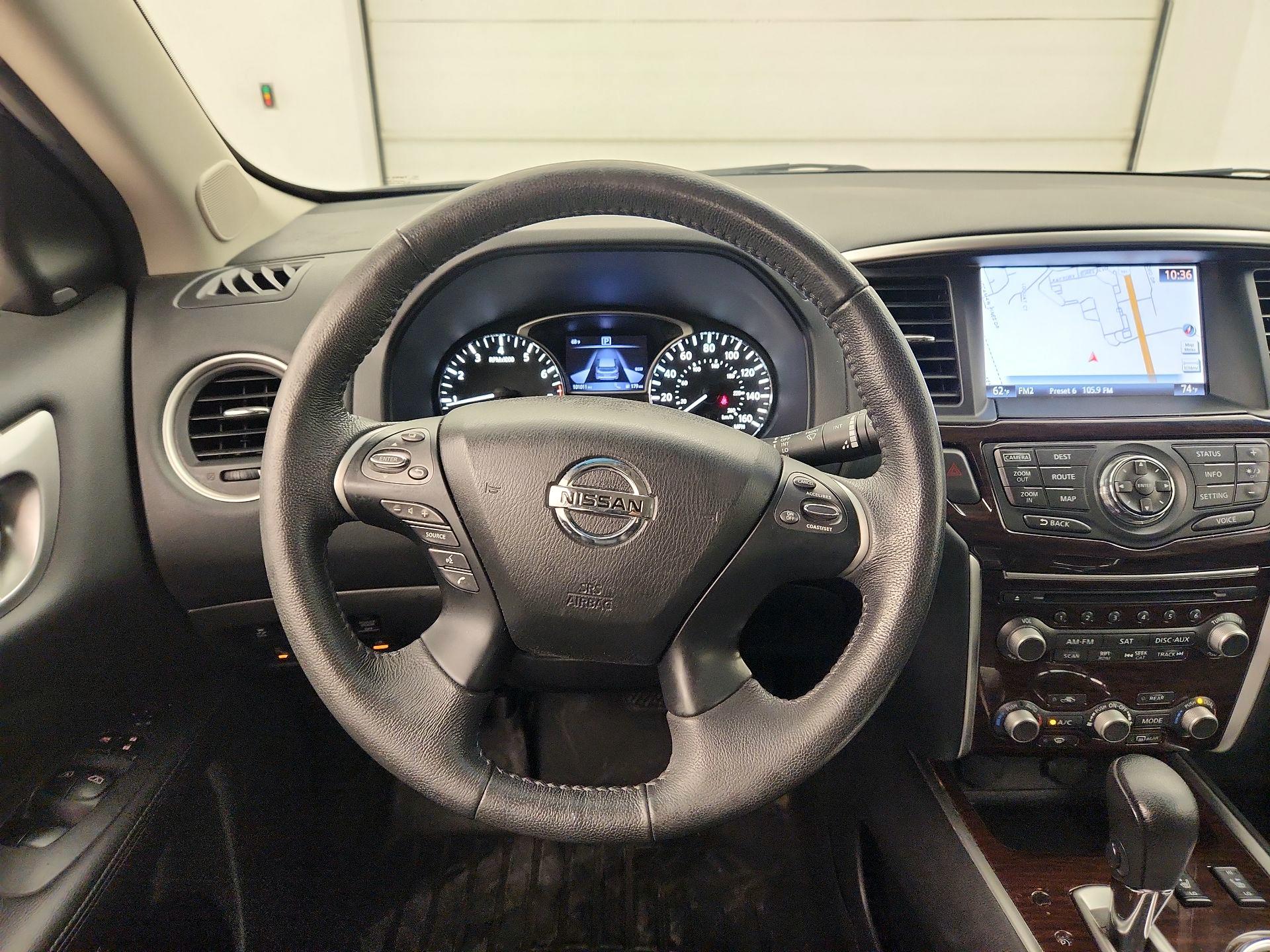 Thumbnail: 2016 Nissan Pathfinder - 10